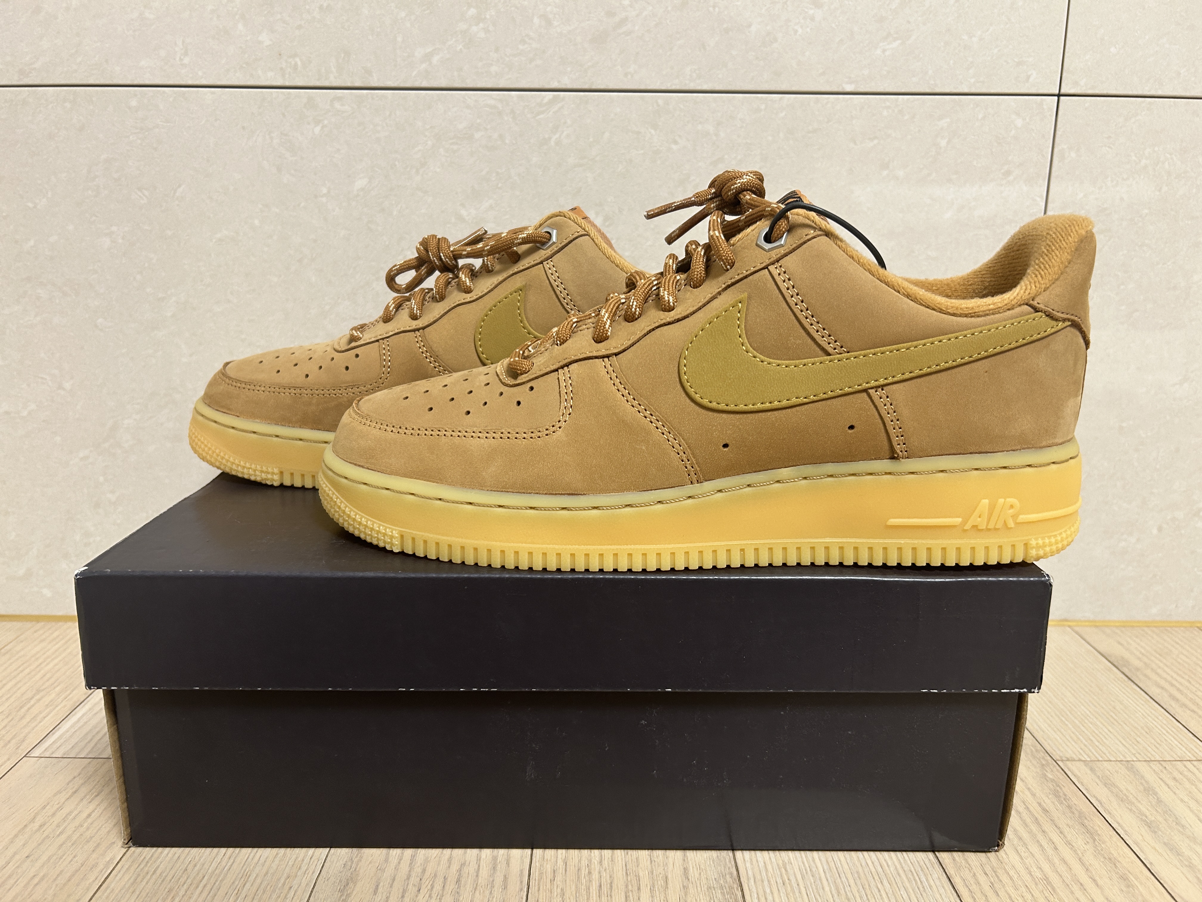 Nike Air Force 1 '07 WB Flax 착용 스타일