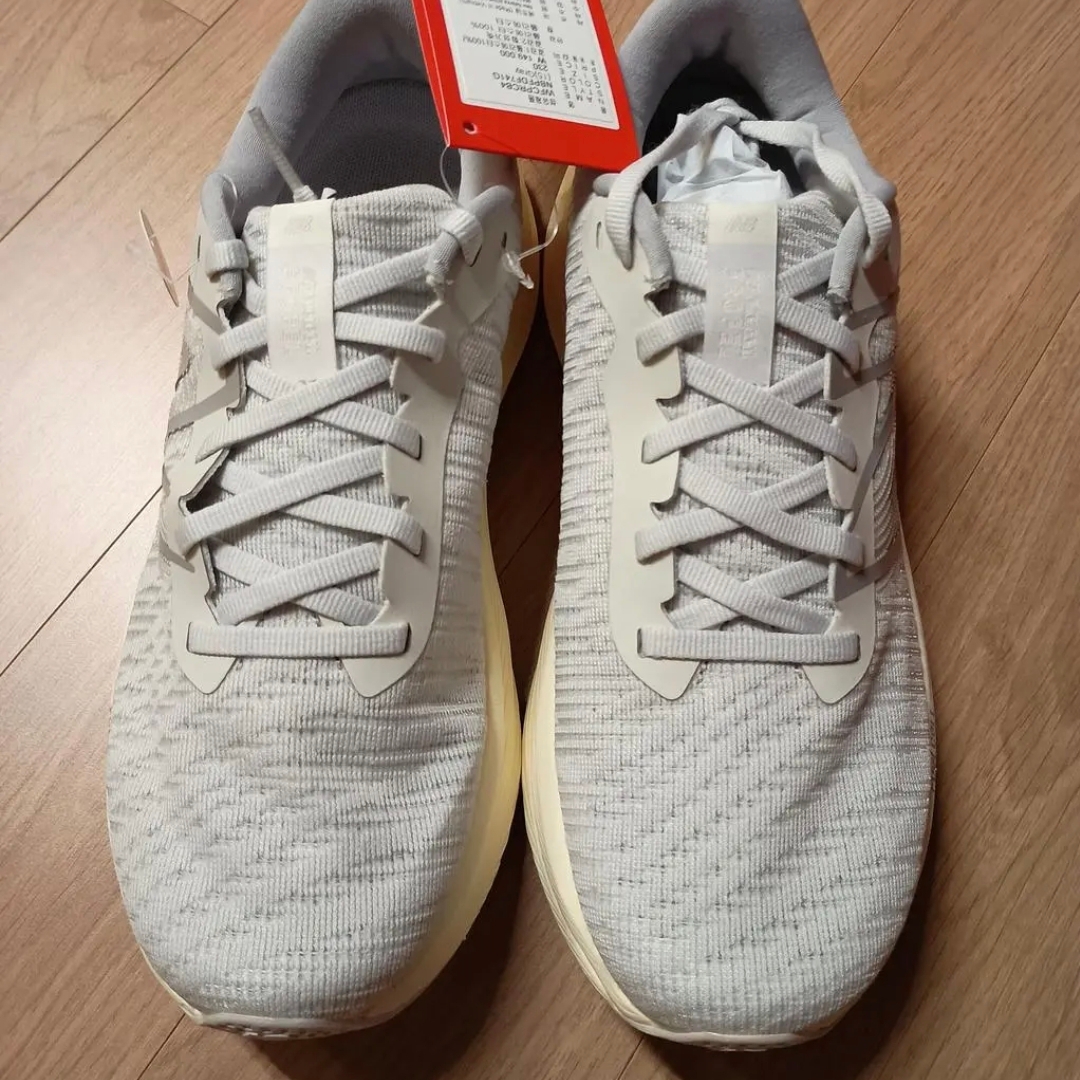 New Balance Fuelcell Propel v4 Quartz Grey Copper Metallic - 2E Wide 착용 스타일