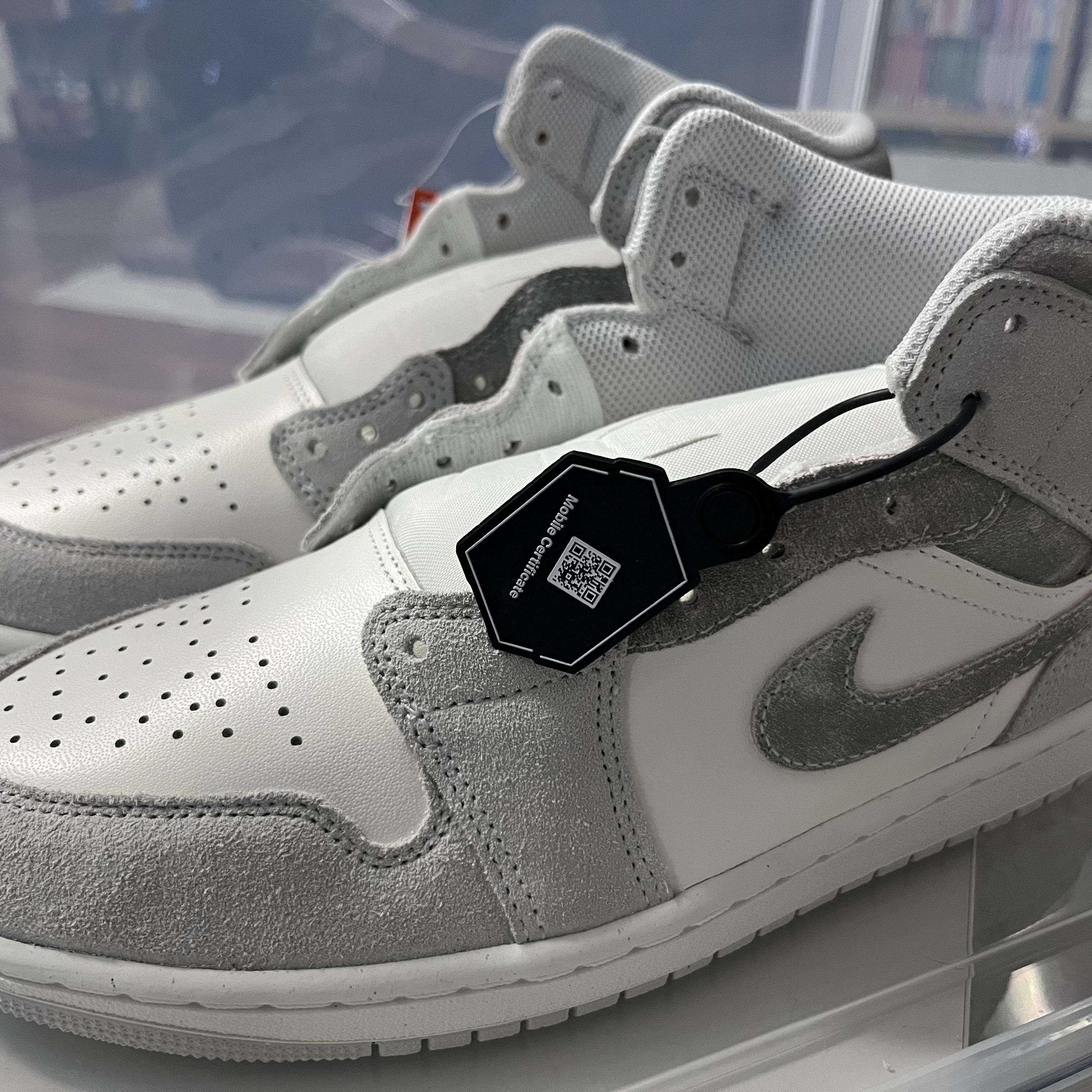Jordan 1 Mid SE Neutral Grey Smoke Grey 착용 스타일