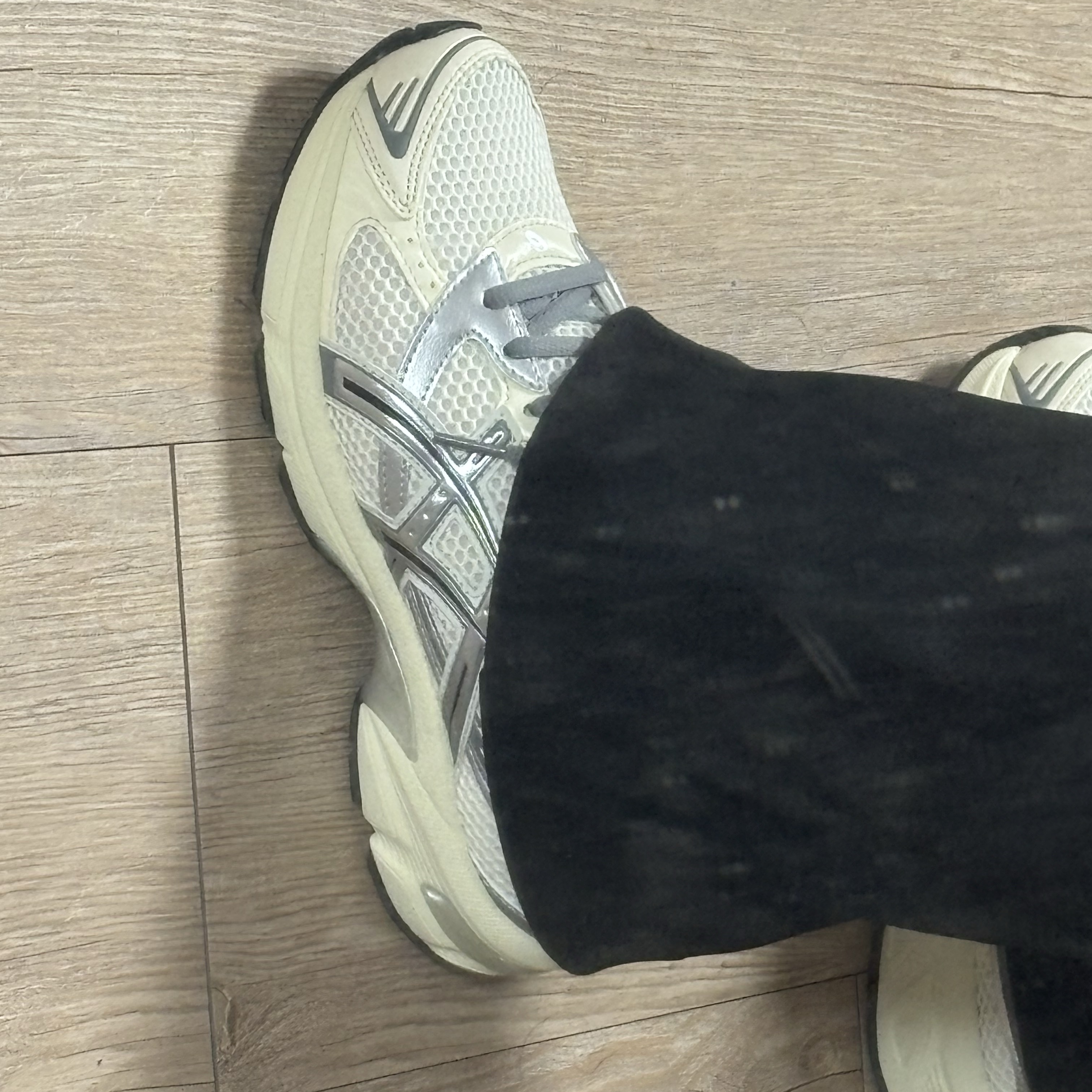 (W) Asics Gel-1130 Cream Clay Grey 착용 스타일
