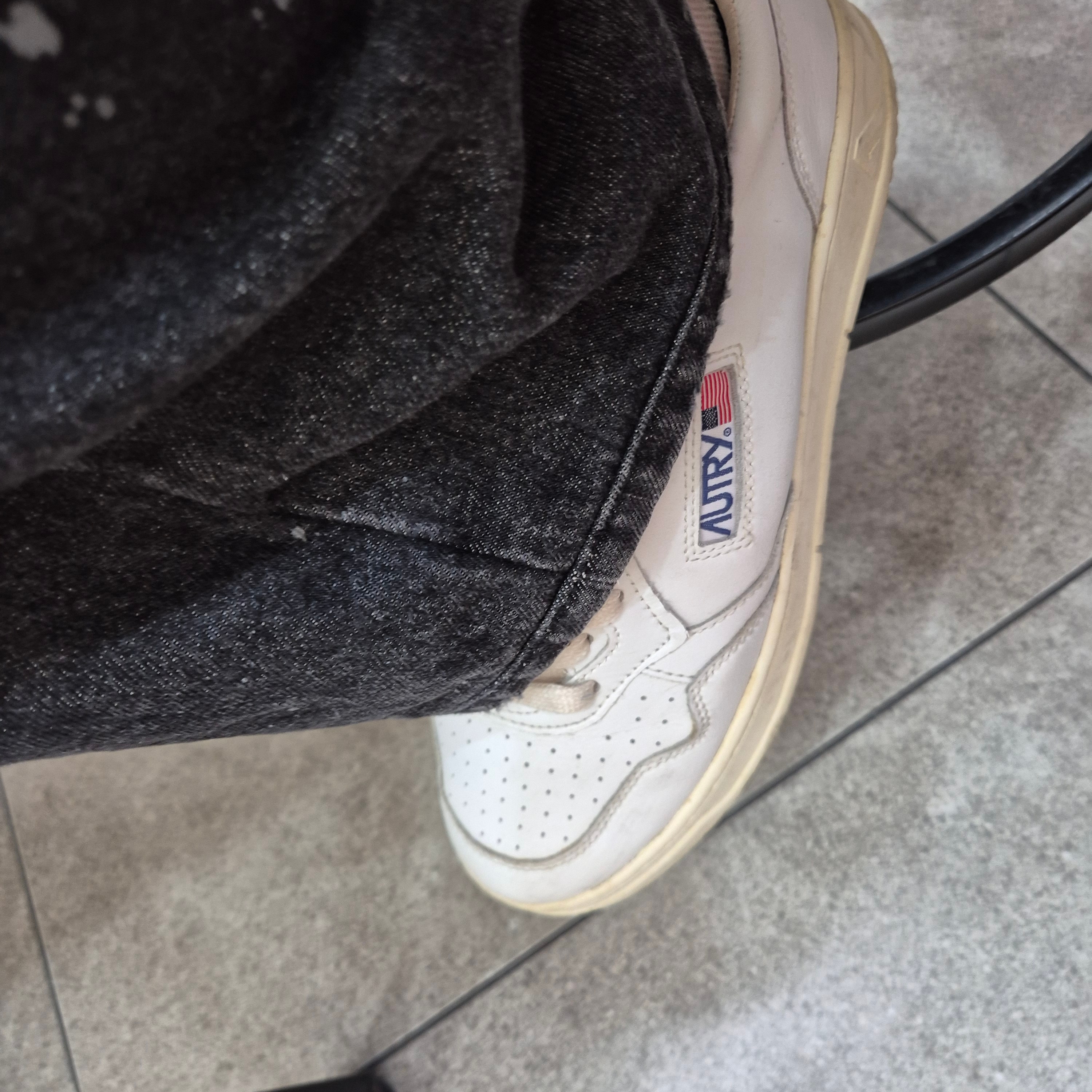 Autry Medalist Low Goatskin Sneakers White 착용 스타일