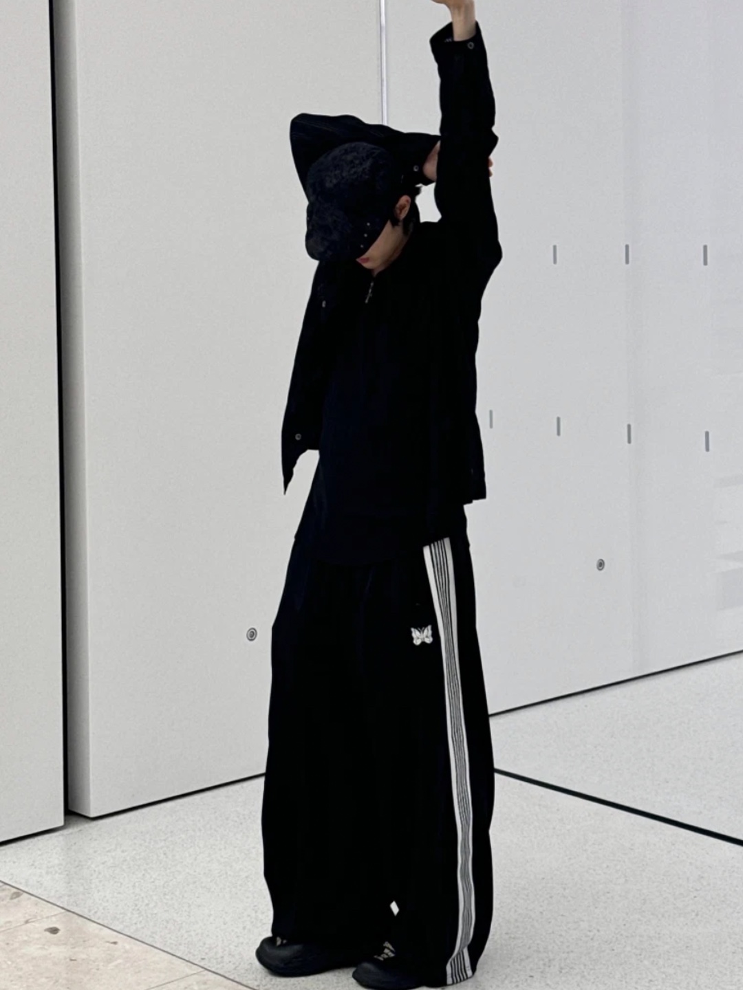Palace x Needles Track Jacket Black - 24FW, Needles Piping Cowboy Pants Poly JQ Black Purple 착용 스타일 - 4