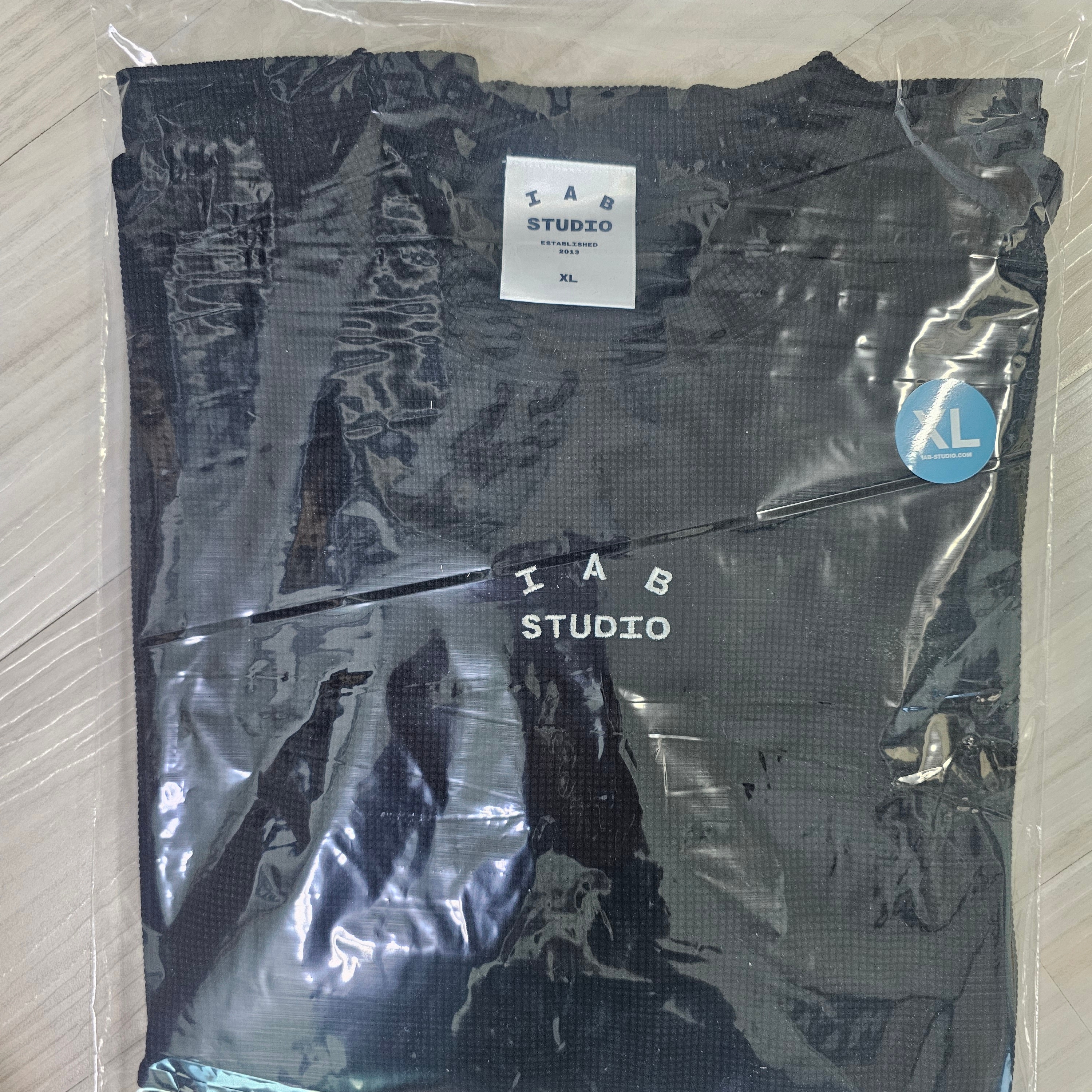 IAB Studio Waffle Long Sleeve Black White 착용 스타일