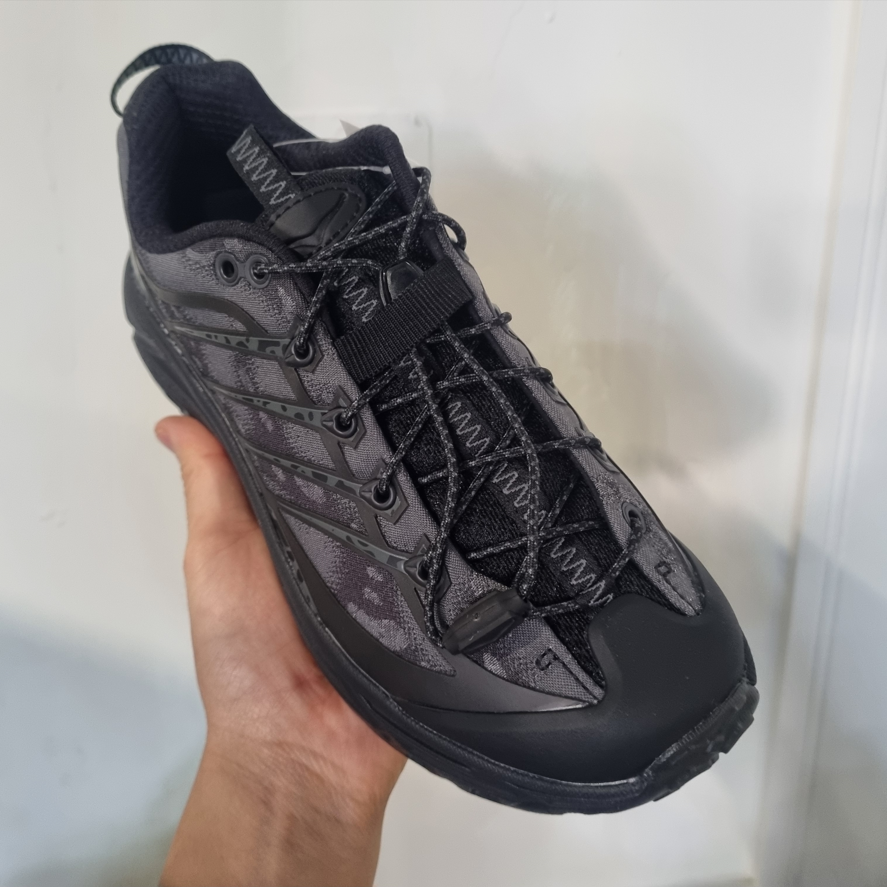 Hoka Mafate Three2 Tech Stealth Black 착용 스타일