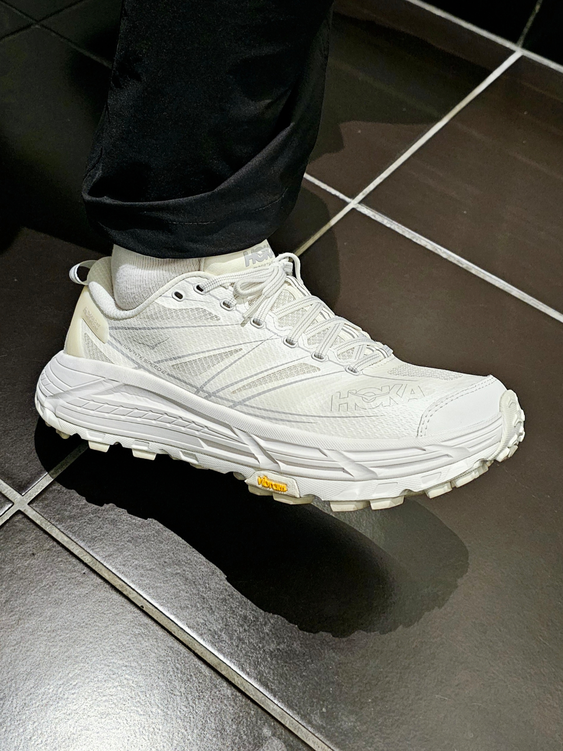 Hoka Mafate Speed 2 White Lunar Rock 착용 스타일