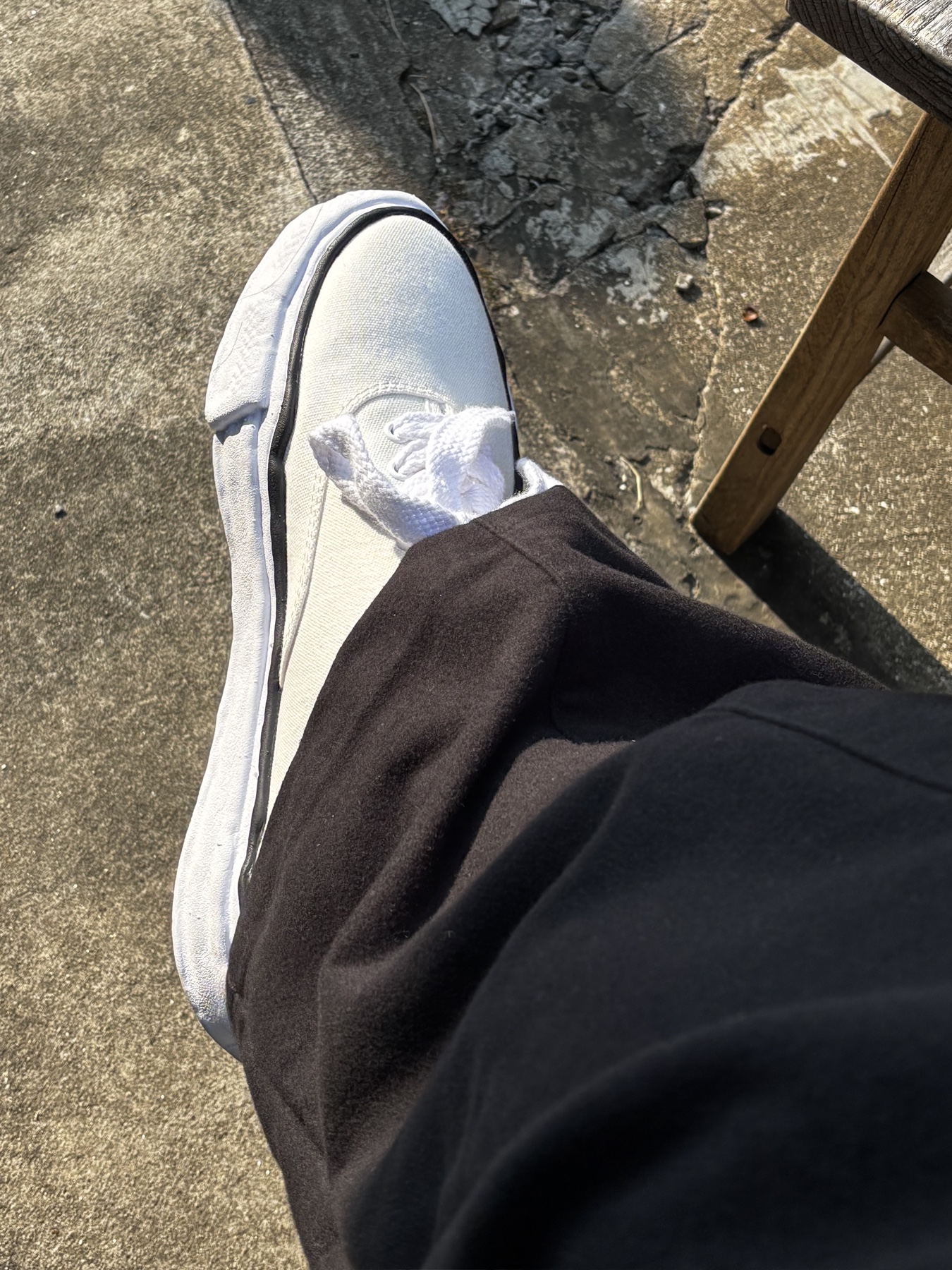 Maison Mihara Yasuhiro Baker OG Sole Canvas Low Cut Sneakers White 착용 스타일 - 5