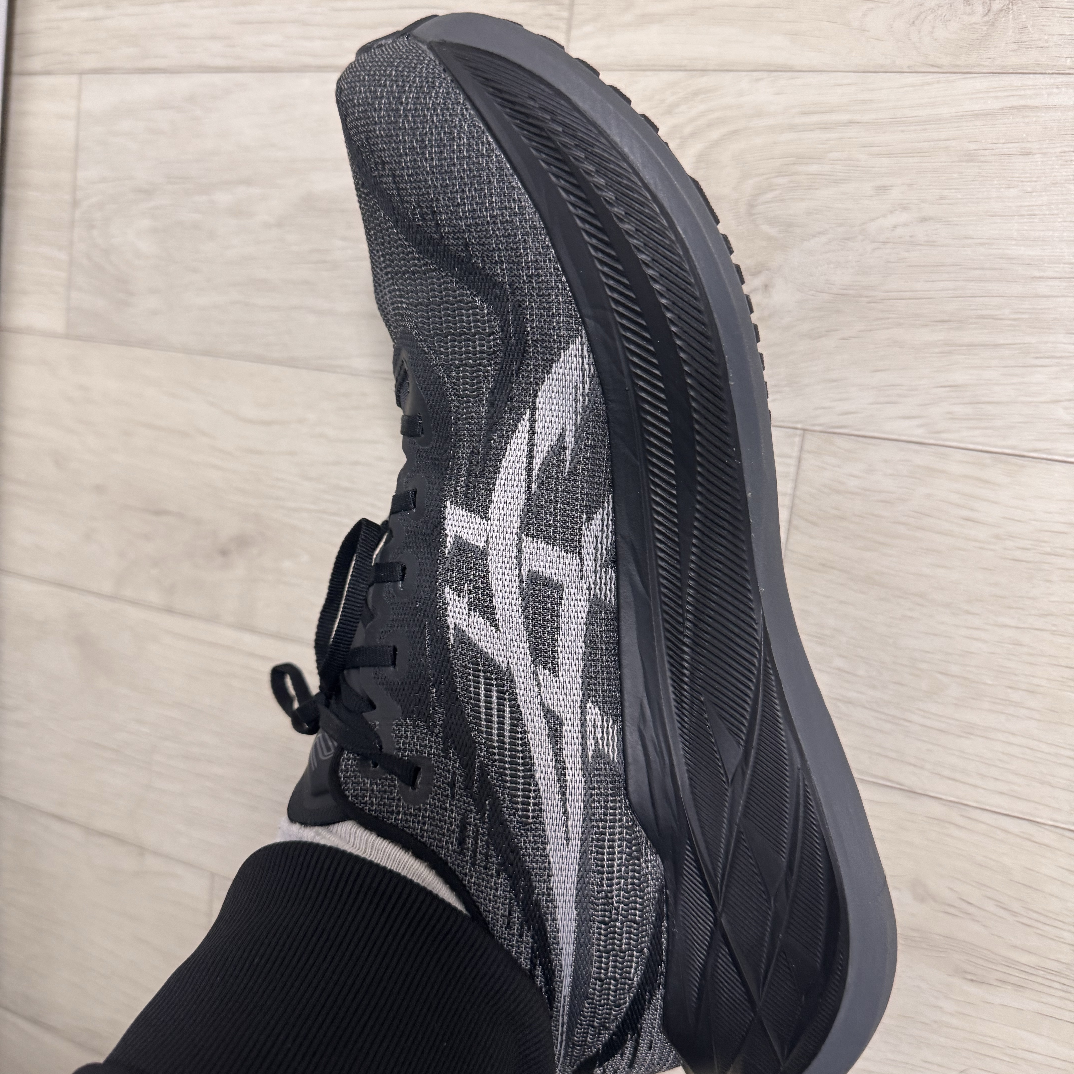Asics Superblast 2 Black White 착용 스타일
