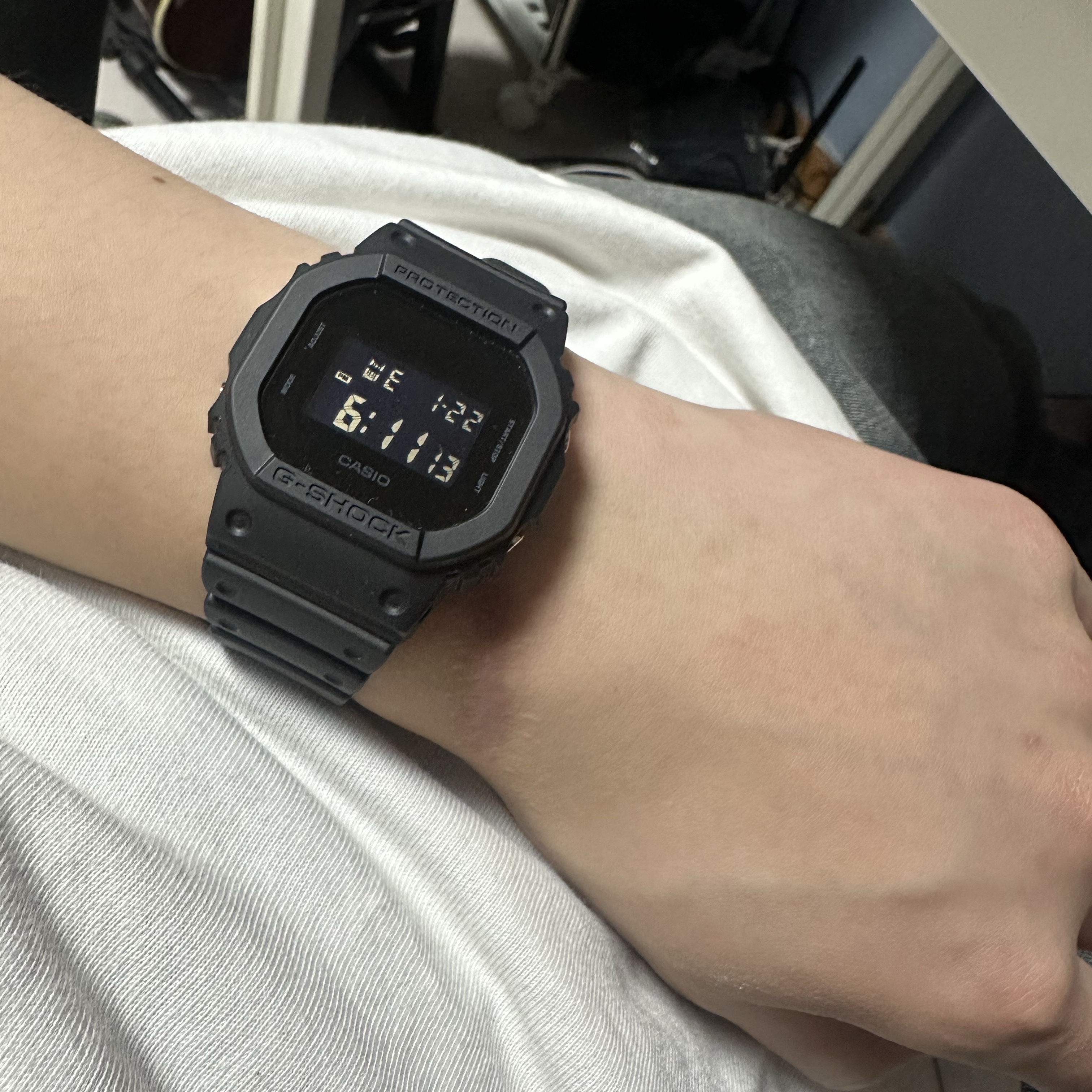 Casio G-Shock DW-5600UBB-1DR 착용 스타일 - 1