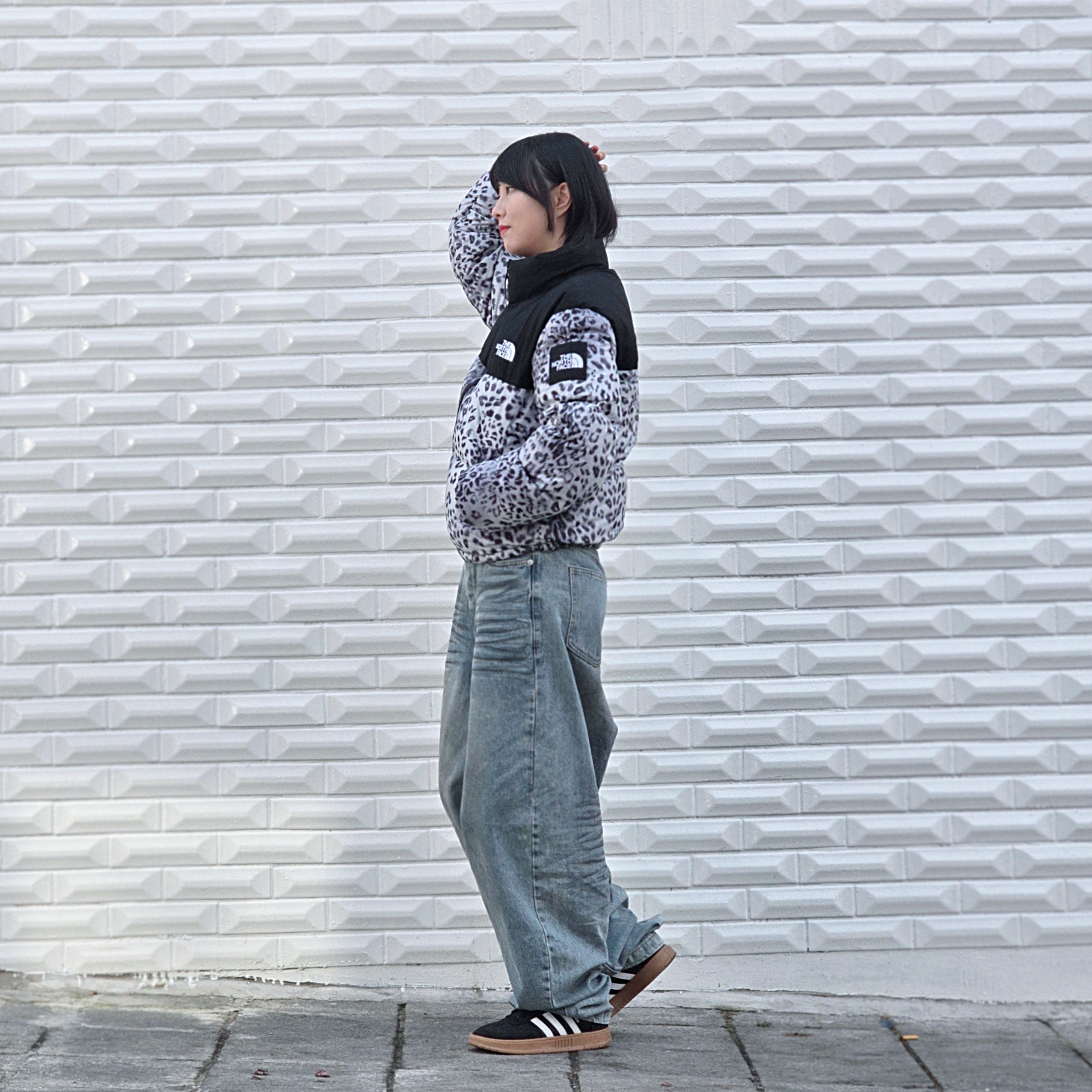 (W) The North Face White Label Novelty Nuptse Down Jacket P Silver, Adidas Gradas Core Black 착용 스타일 - 2