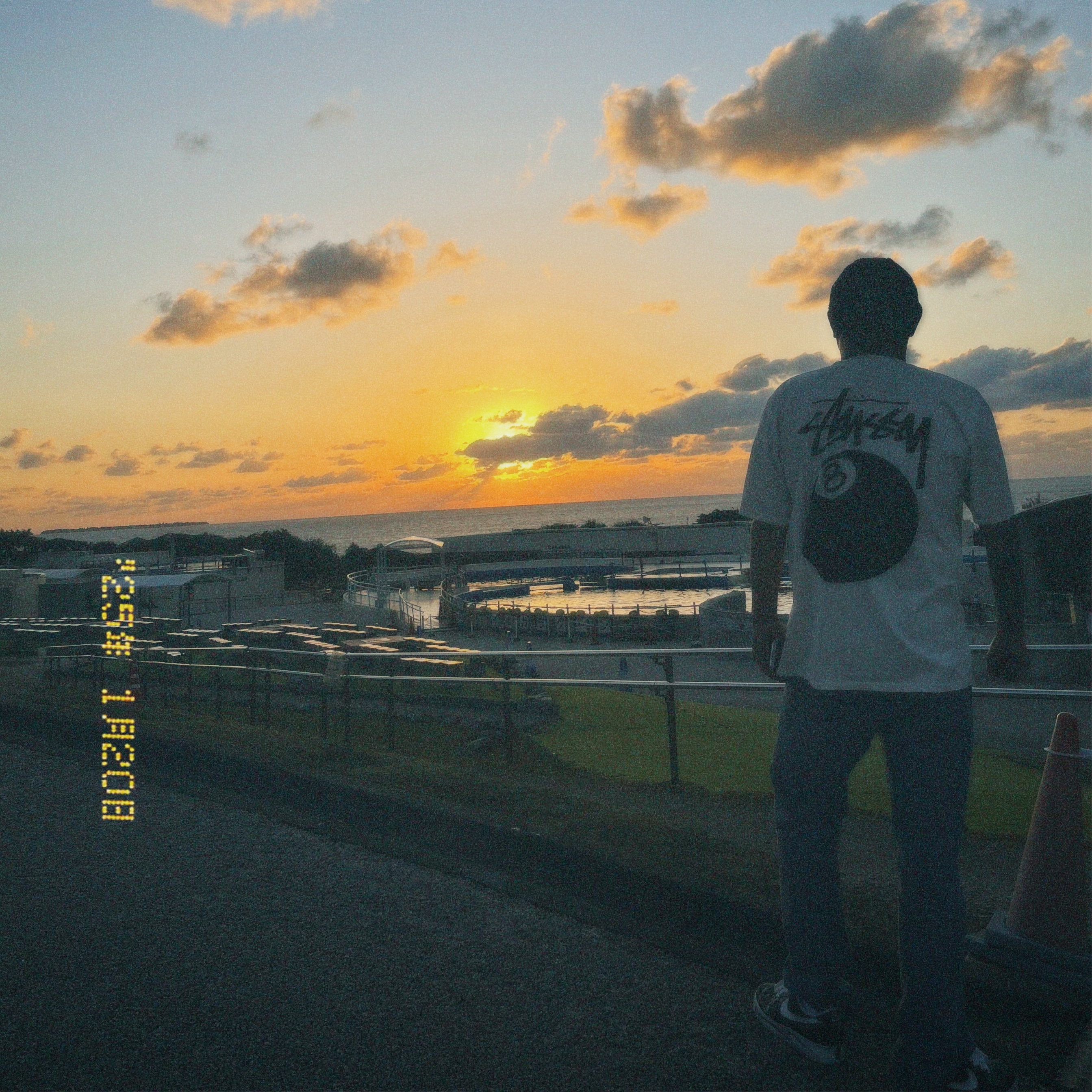 Stussy 8 Ball Pigment Dyed T-Shirt Natural, Supreme Overdyed Beanie Black 착용 스타일