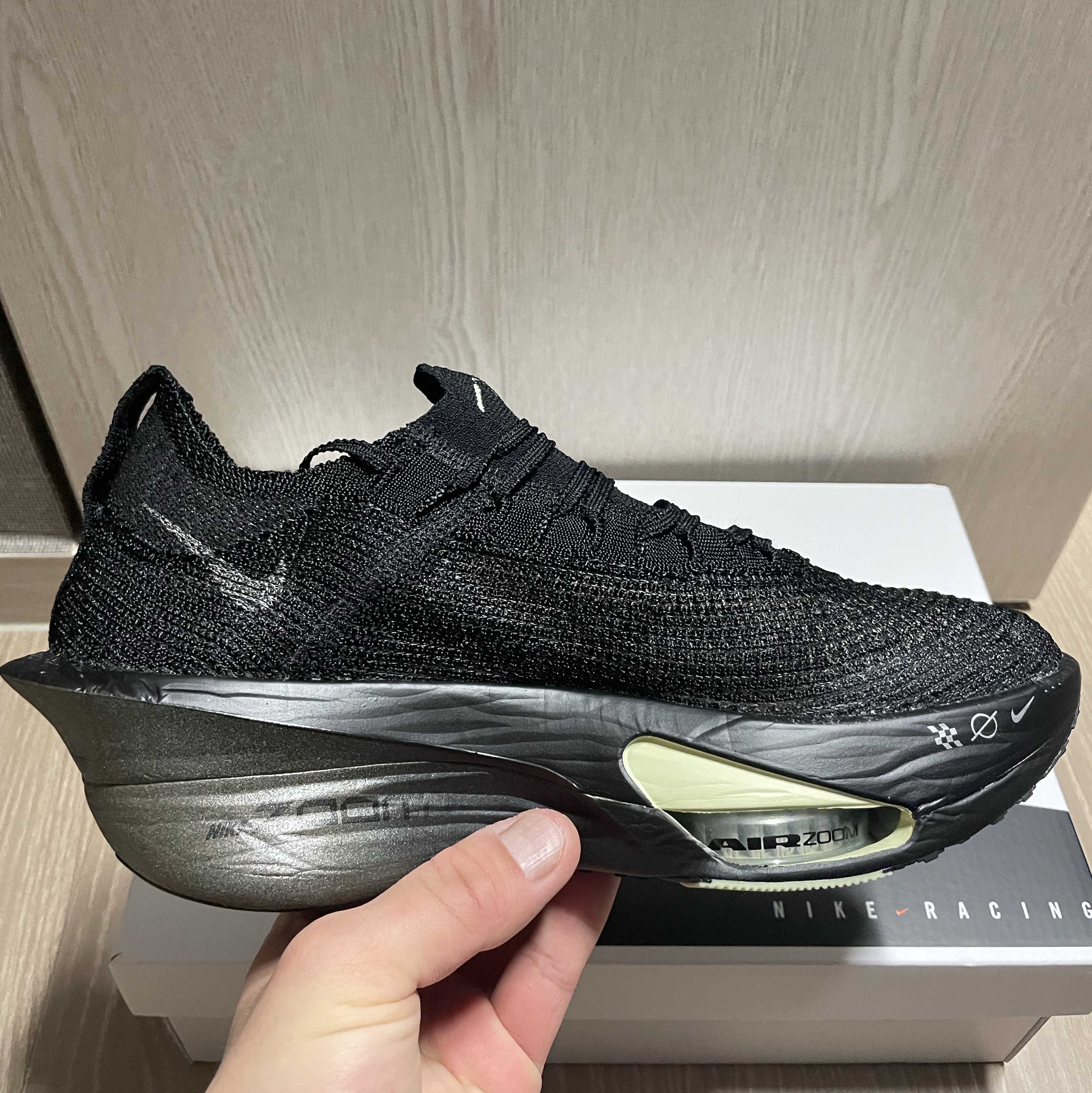 Nike Air Zoom Alphafly Next% 3 Black Olive Aura 착용 스타일 - 3