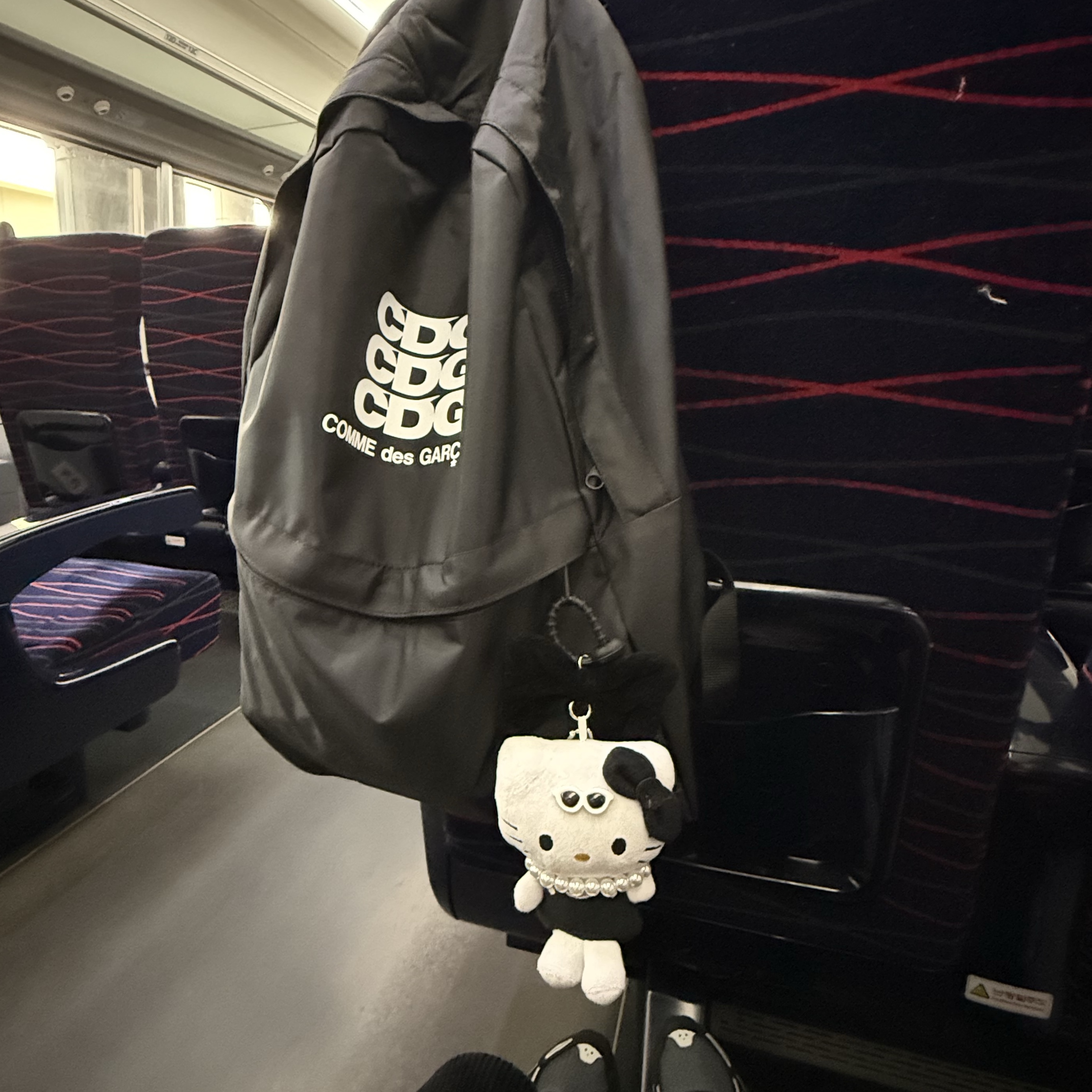 CDG Backpack Black 착용 스타일 - 2