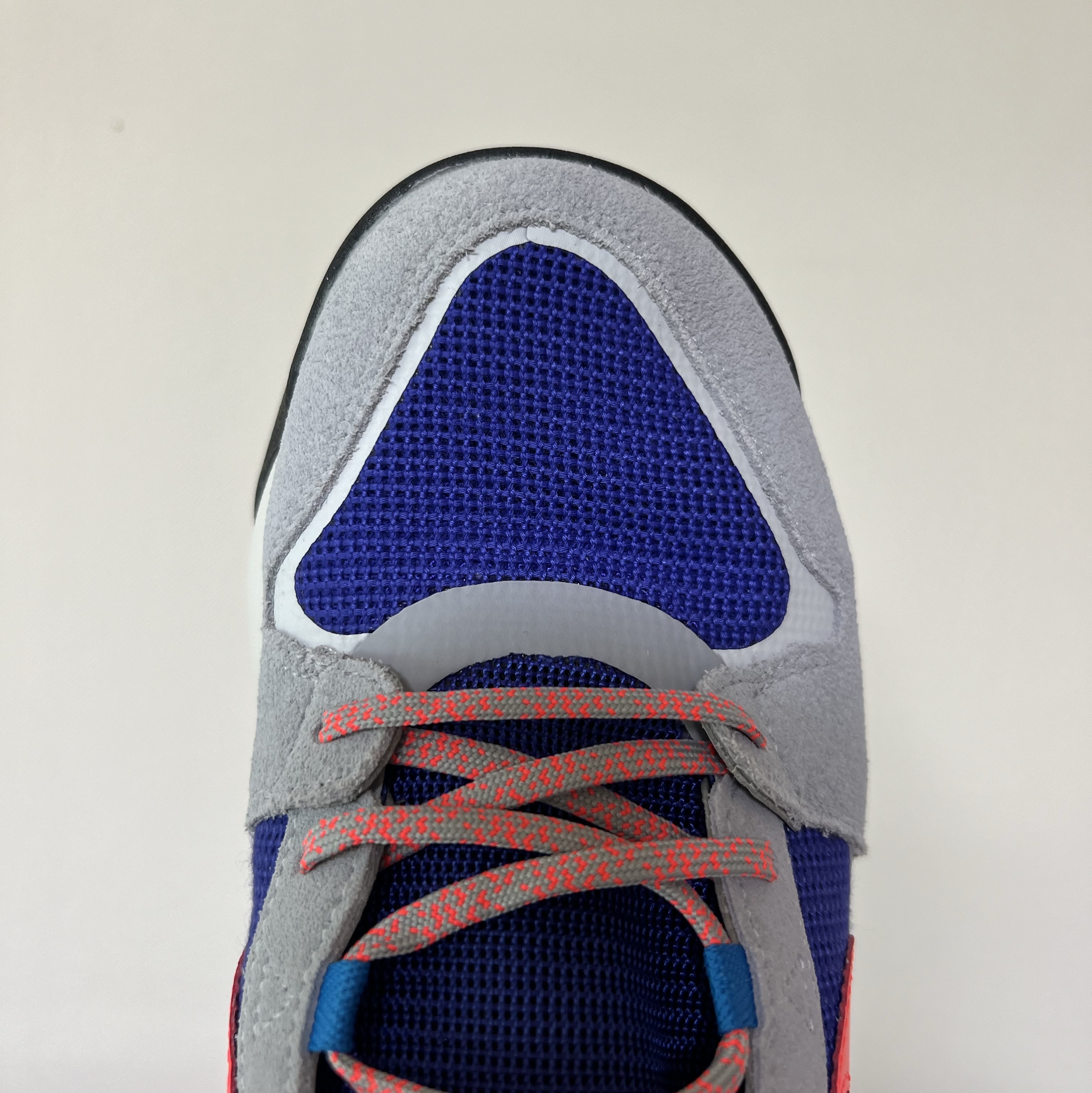 Nike ACG Lowcate Wolf Grey and Bright Crimson 착용 스타일 - 4