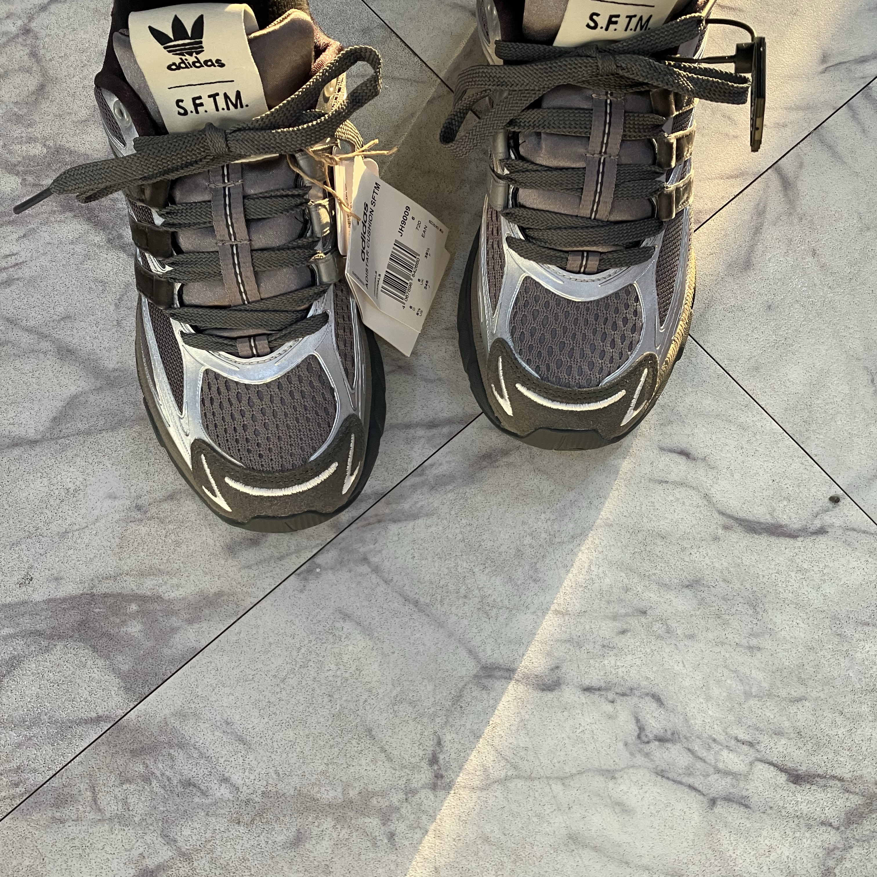 Adidas x Song for the Mute Adistar Cushion Taupe Metallic Granite 착용 스타일 - 3