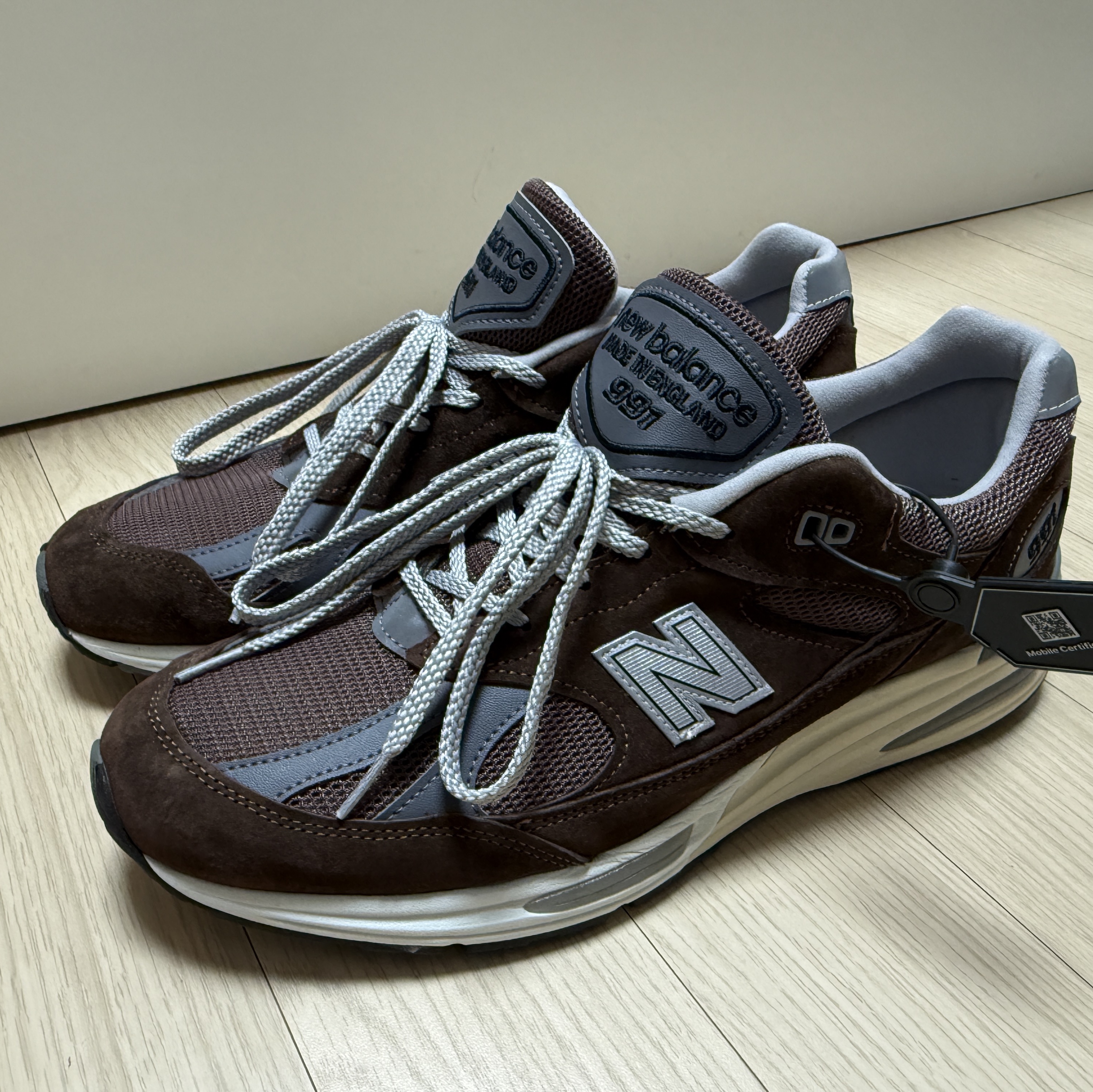 New Balance 991v2 Made in UK Pinecone 착용 스타일 - 1