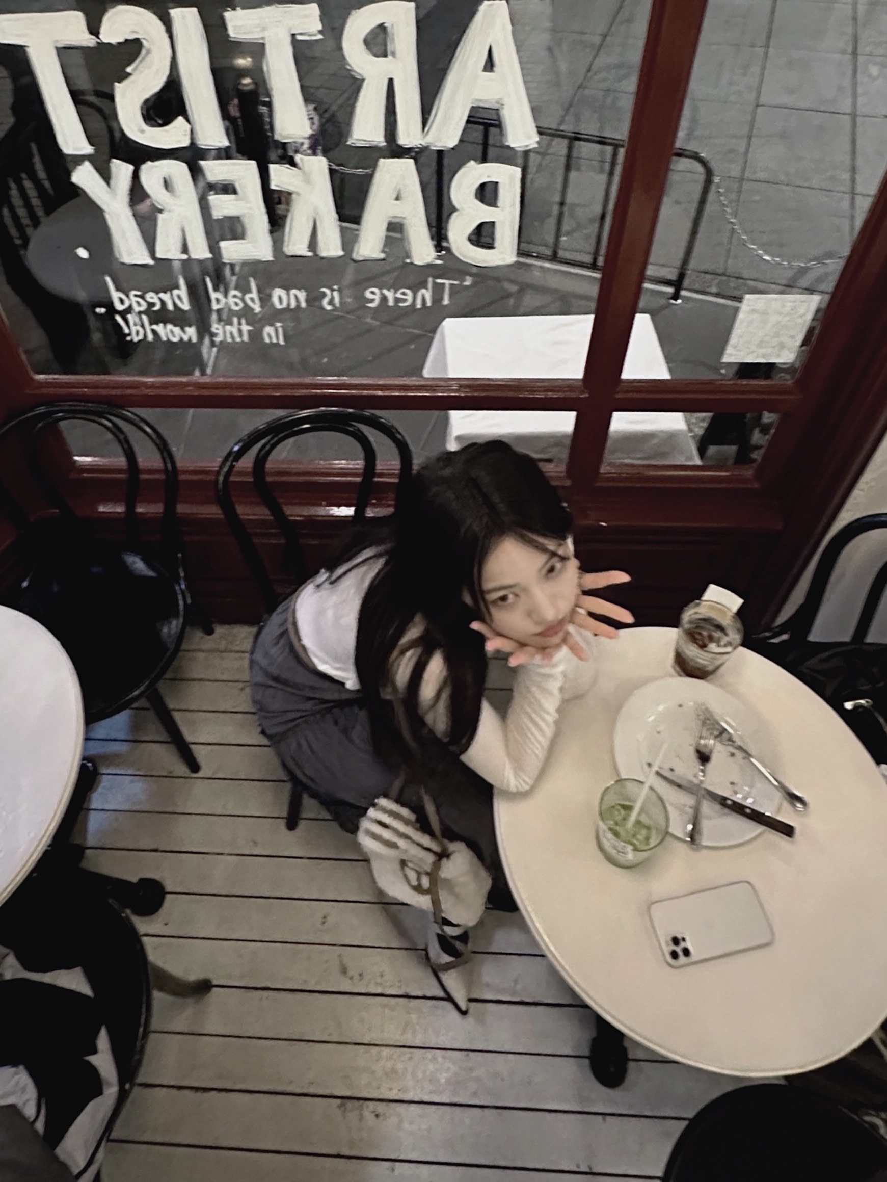 Telfar x UGG Reverse Small Shopping Bag Natural 착용 스타일 - 2