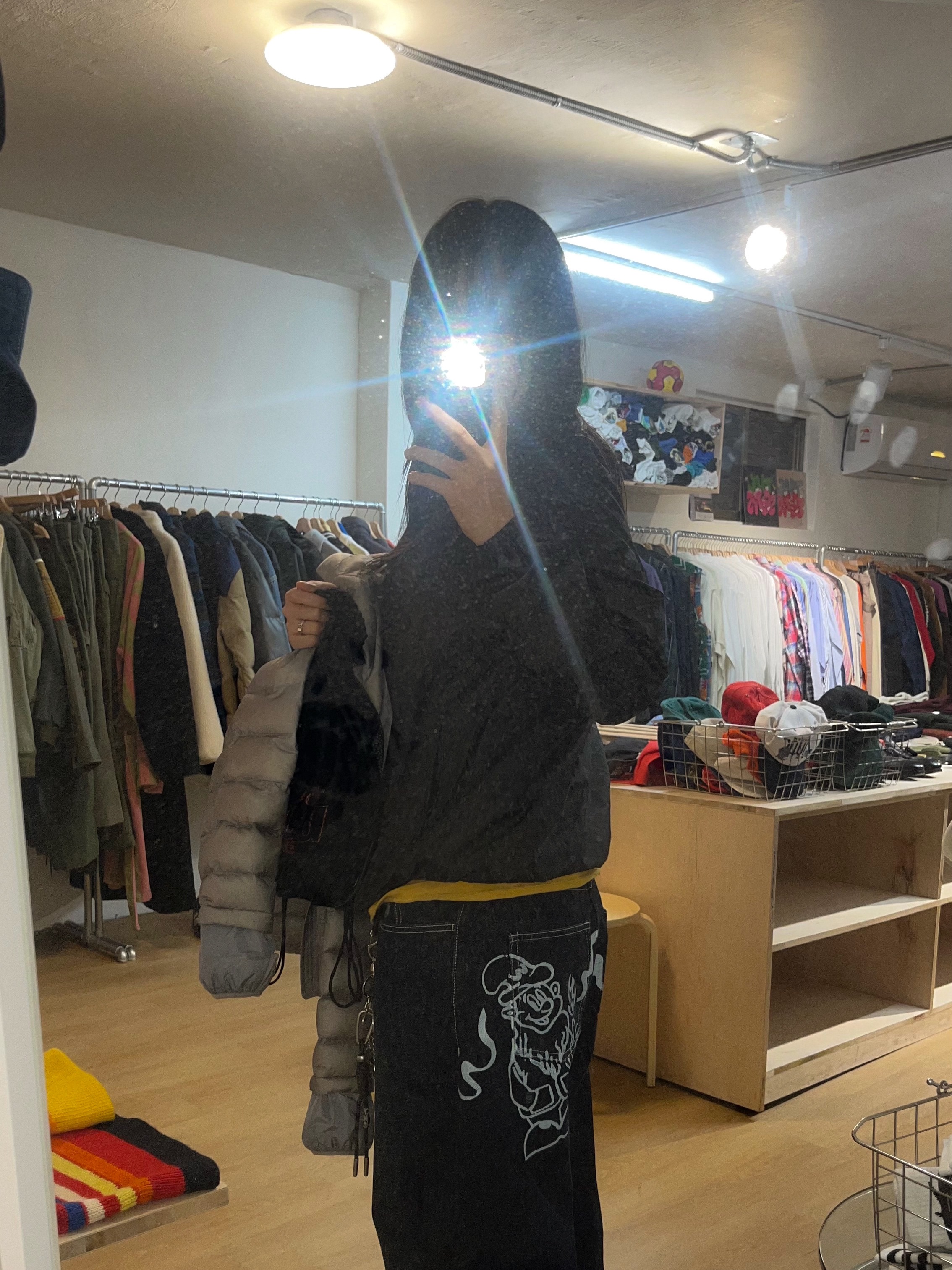 Sansan Gear Suffix Puffer Jacket Grey - 24FW, BAPE Ape Head Keychain Brown 착용 스타일 - 2