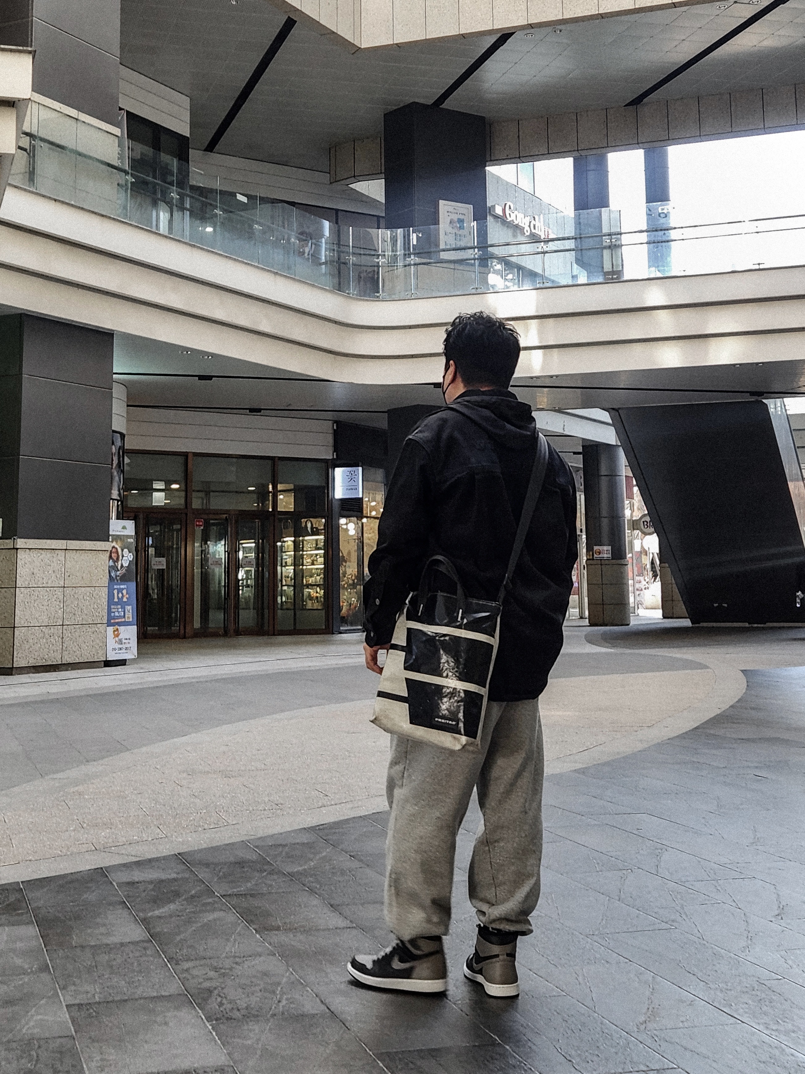 Wooyoungmi Cotton Back Logo Shirt Black - 22FW, Jordan 1 Retro High OG Shadow 2018 착용 스타일