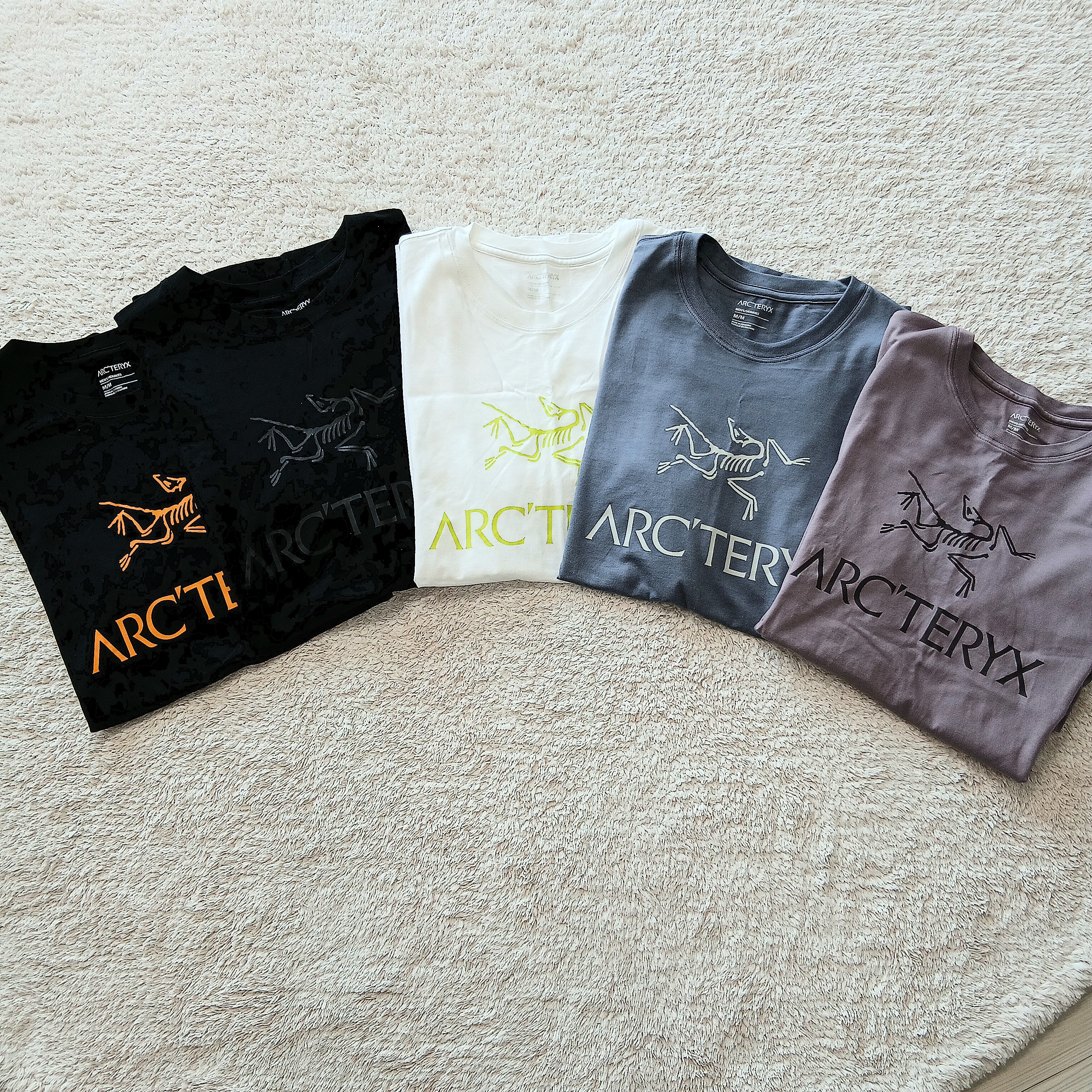 Arc'teryx Arc'word Logo SS T-Shirt Black, Arc'teryx Arc'word Logo SS T-Shirt Black II 착용 스타일 - 2