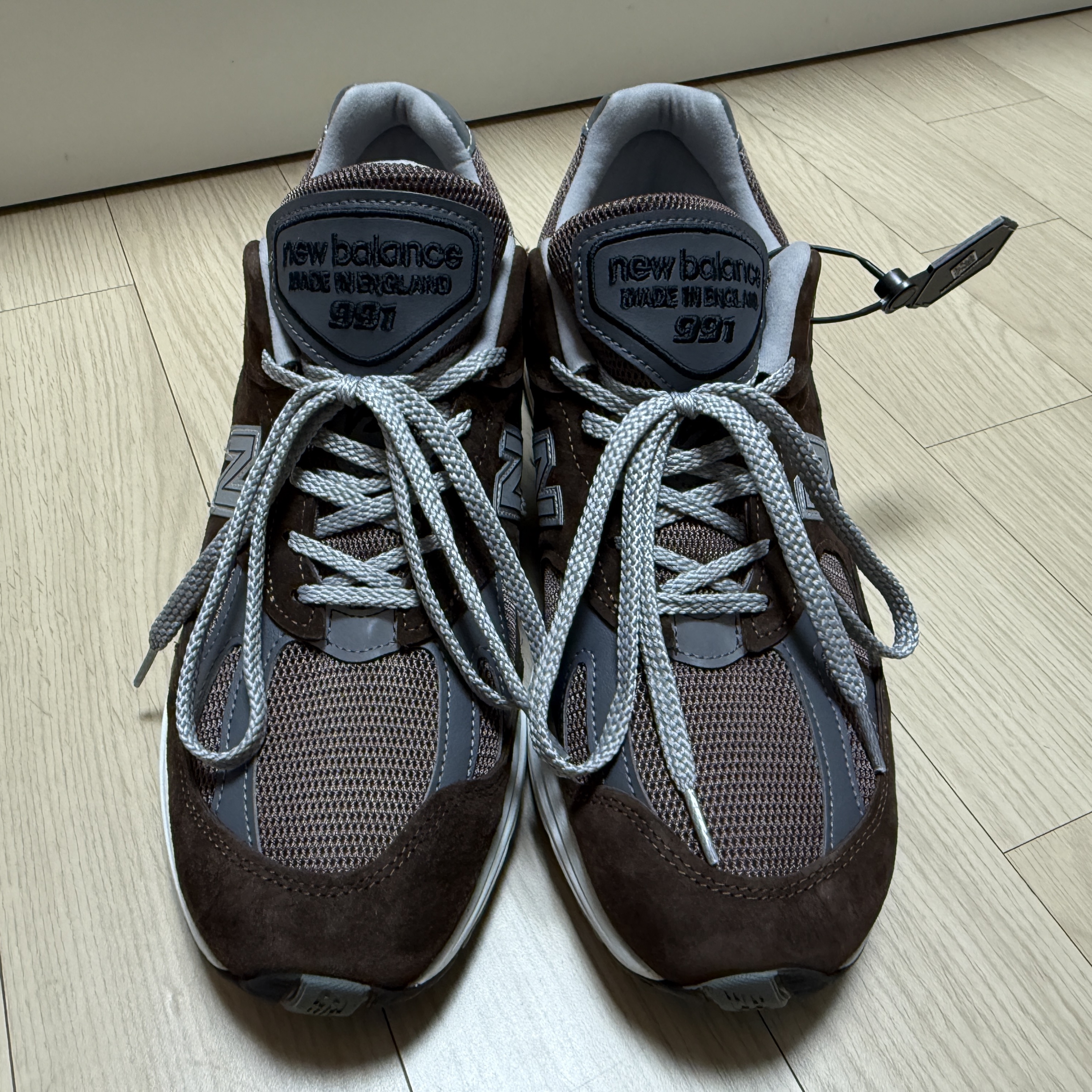 New Balance 991v2 Made in UK Pinecone 착용 스타일 - 2