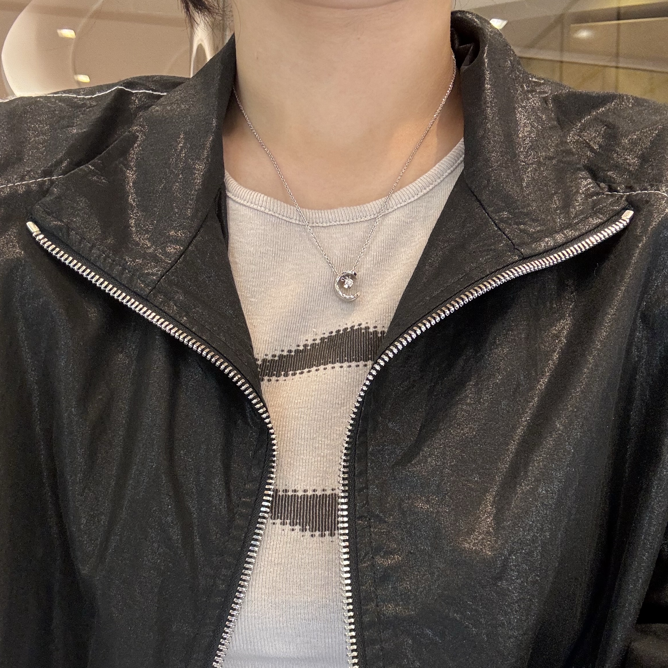 Chanel Coco Necklace Quilted Motif & 18K White Gold Diamonds 착용 스타일