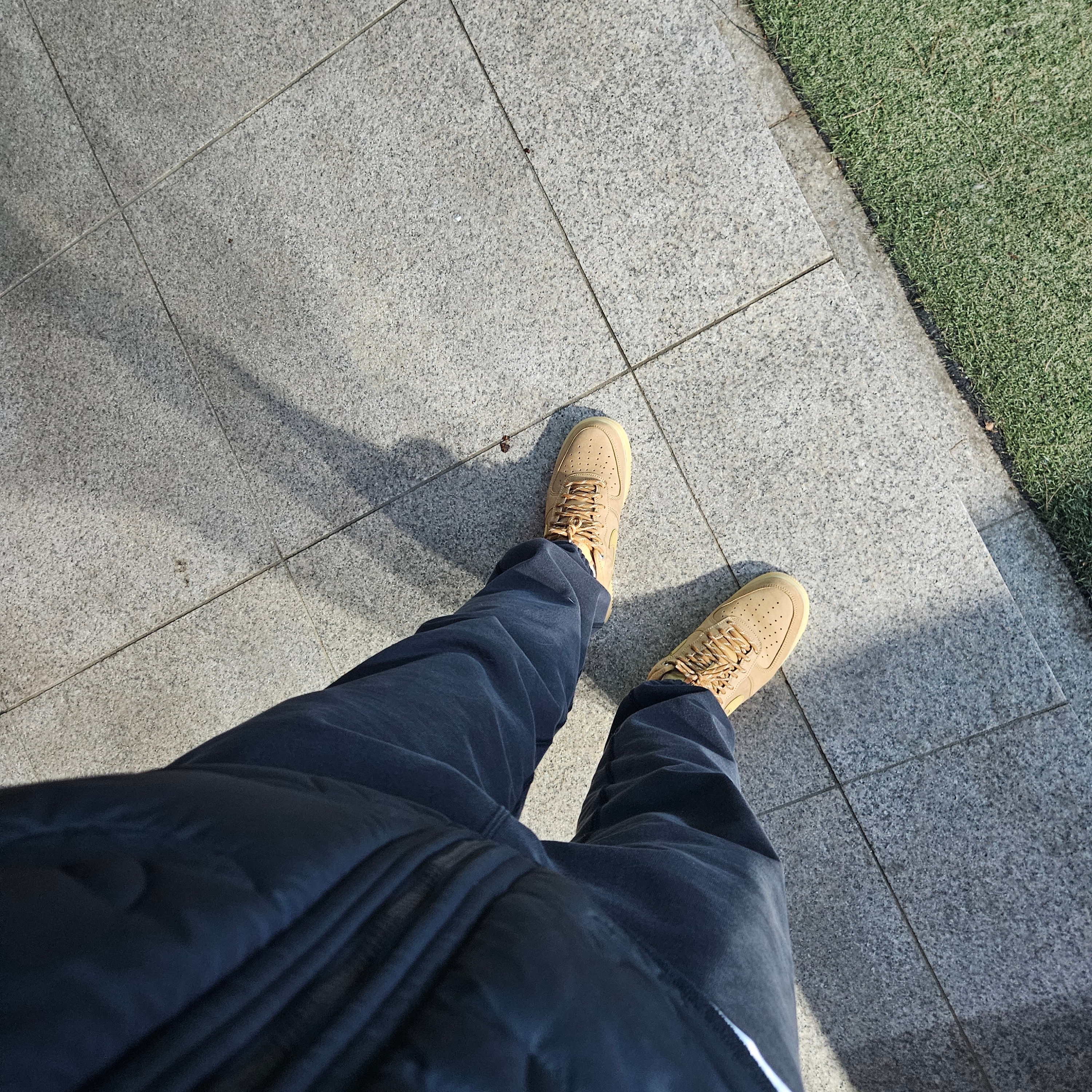 Nike Air Force 1 '07 WB Flax 착용 스타일