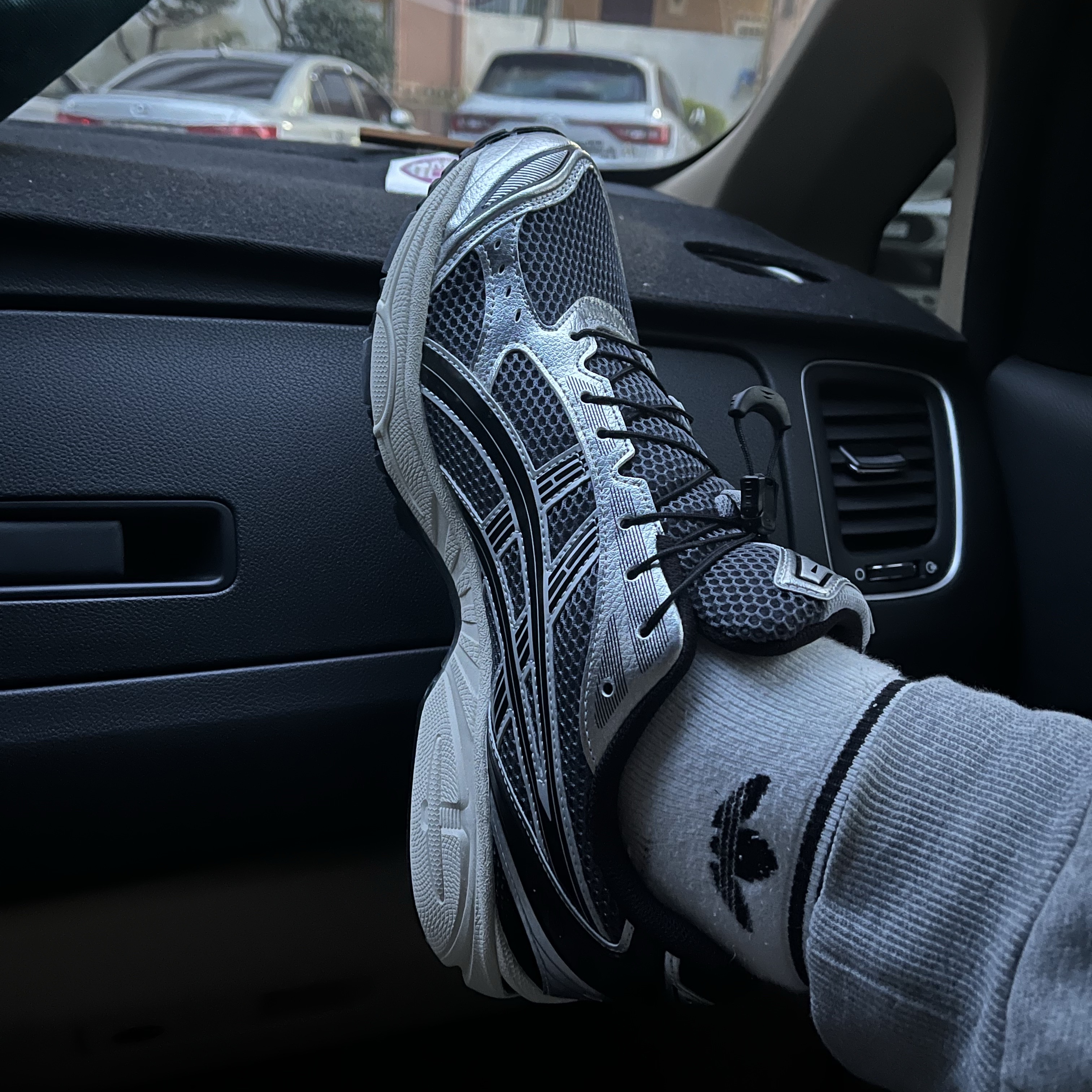 Asics Unlimited Gel-Kayano 14 Carrier Grey Black 착용 스타일