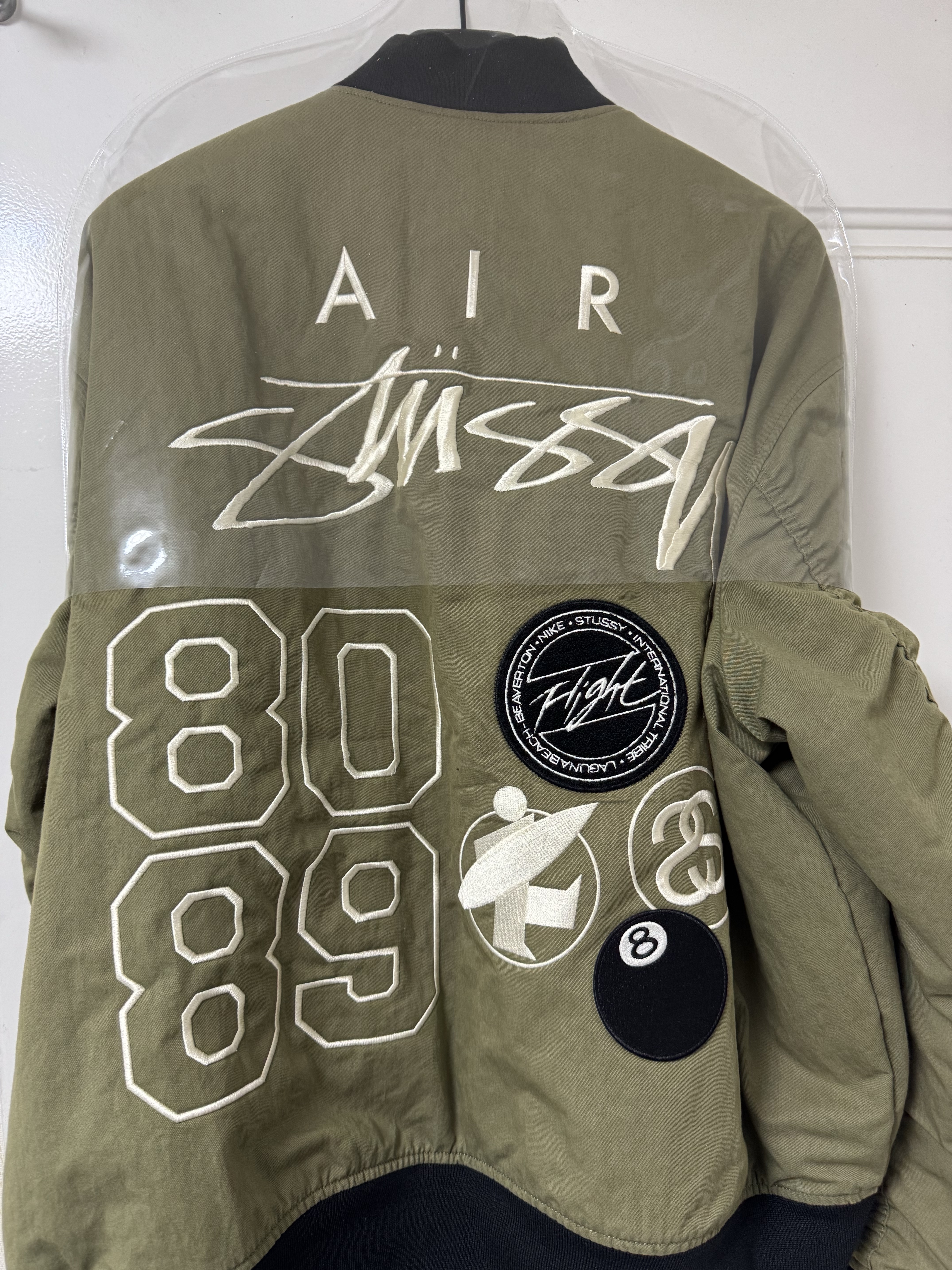 Nike x Stussy Reversible Jacket Medium Olive (FJ9153-222) 착용 스타일