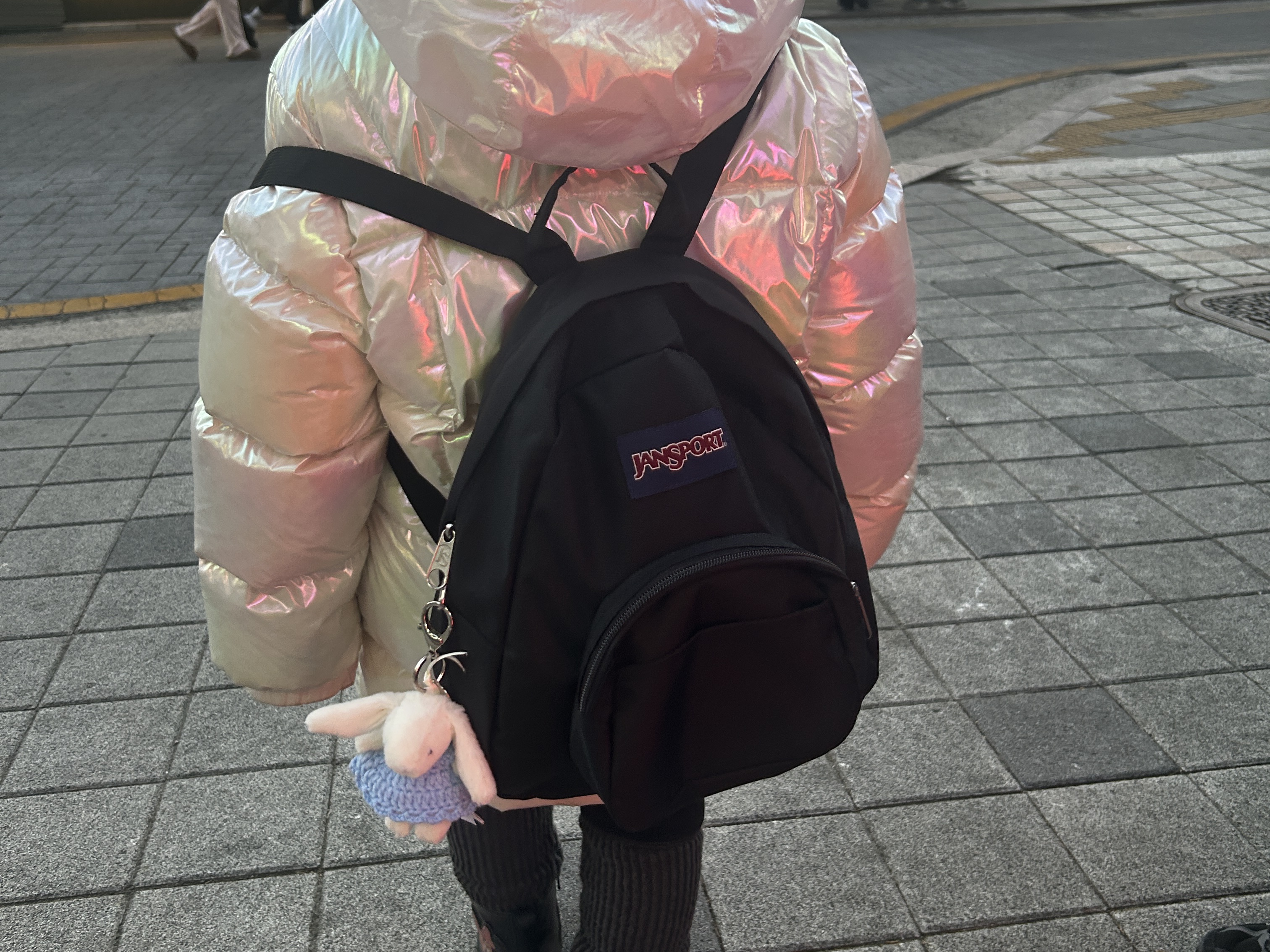 Jansport Half Pint Mini Backpack Black 착용 스타일