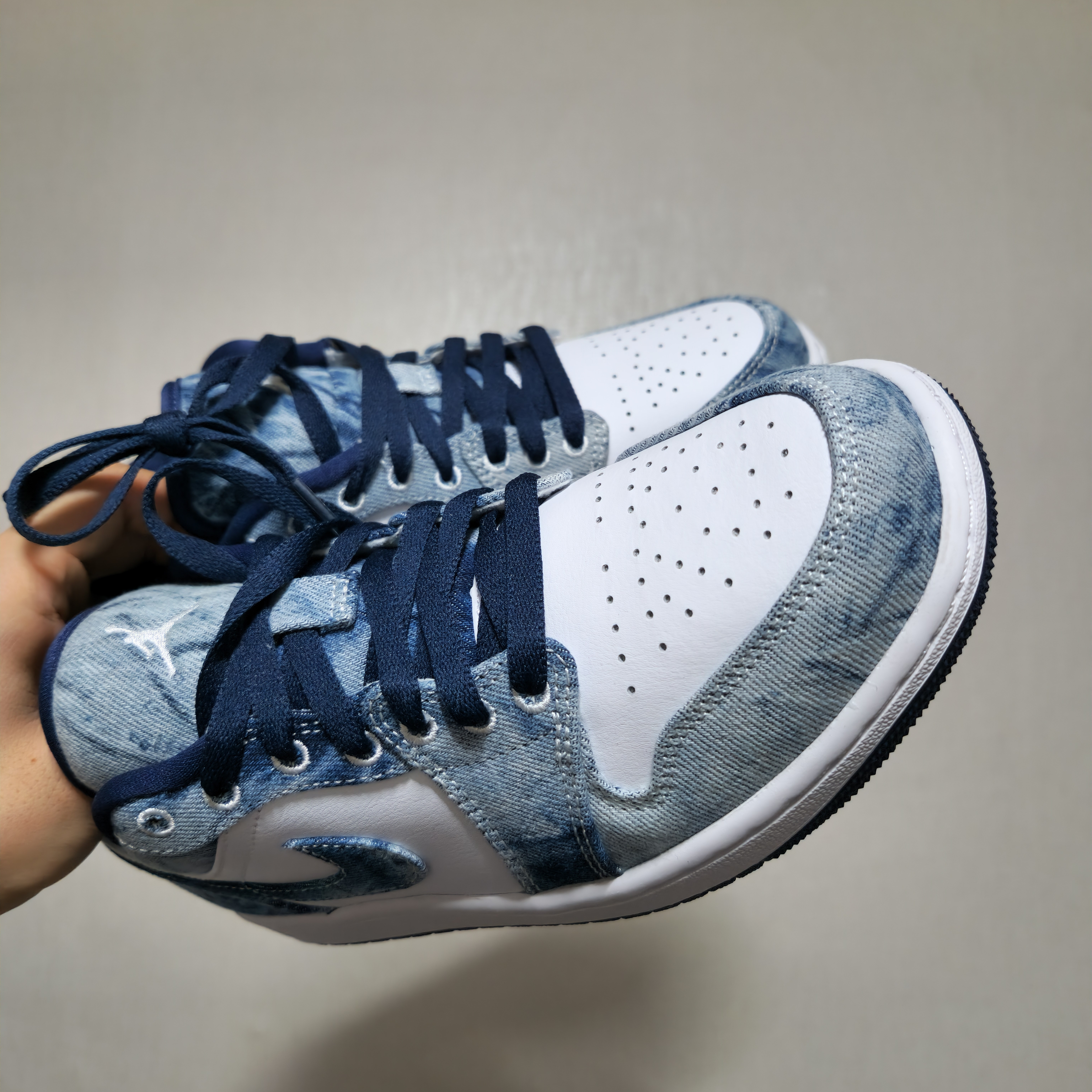 Jordan 1 Low SE Washed Denim 착용 스타일