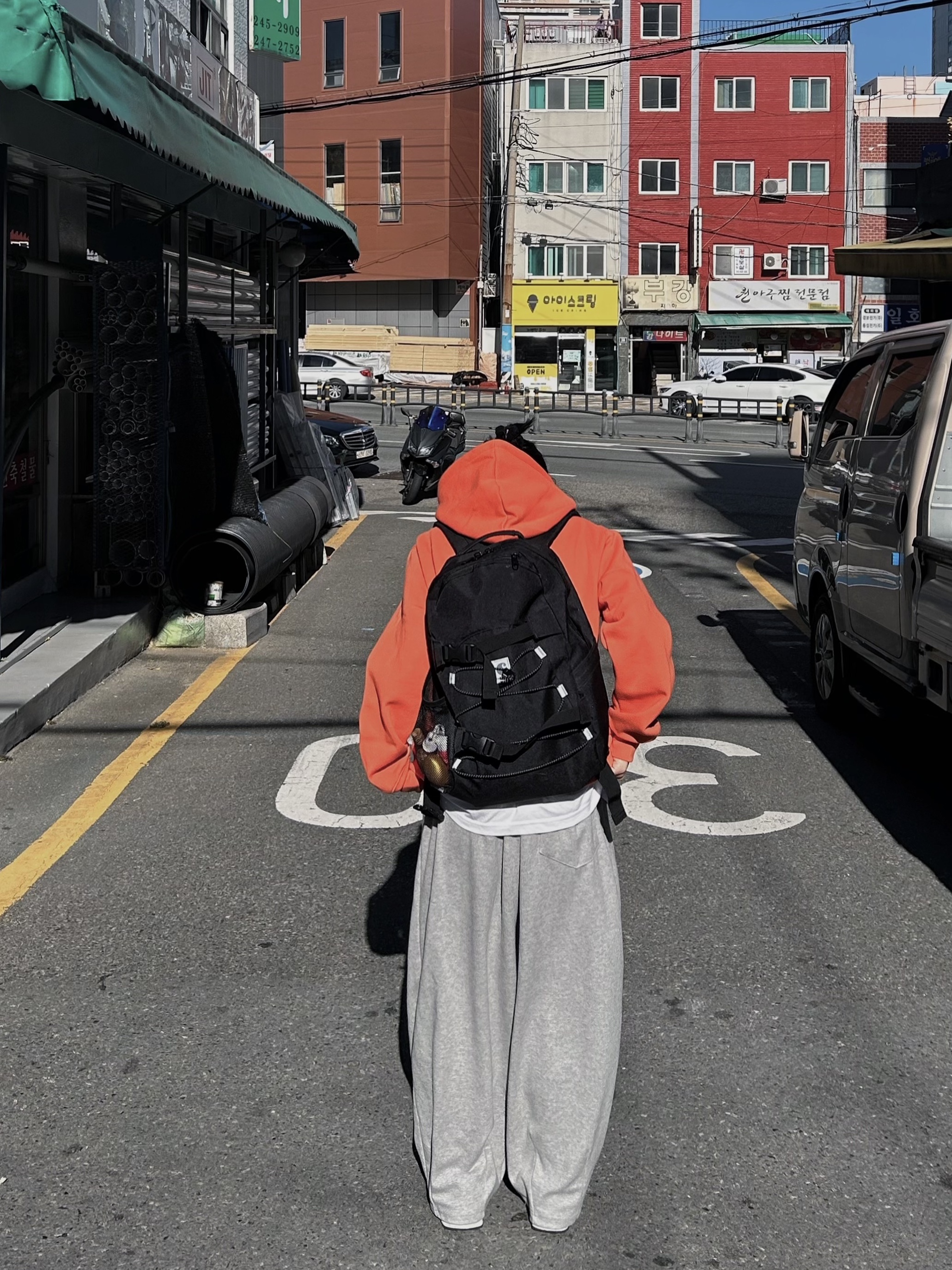Carhartt WIP Kickflip Backpack Black 착용 스타일