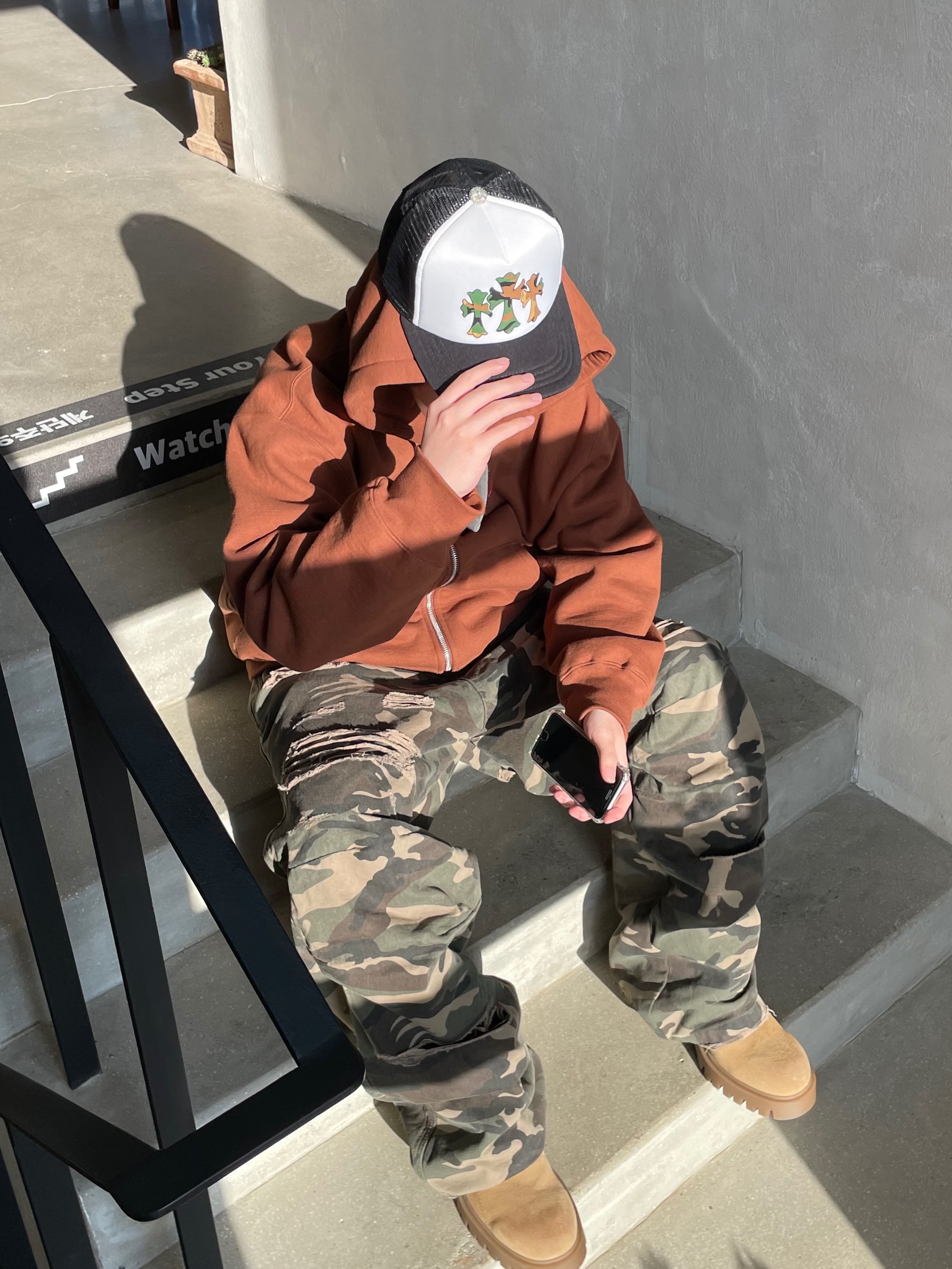 Chrome Hearts King Taco Foam Front Mesh Trucker Hat Black White Camo, Hansroom Chrome Hearts King Taco Foam Front Mesh Trucker Black White Camo 착용 스타일 - 1