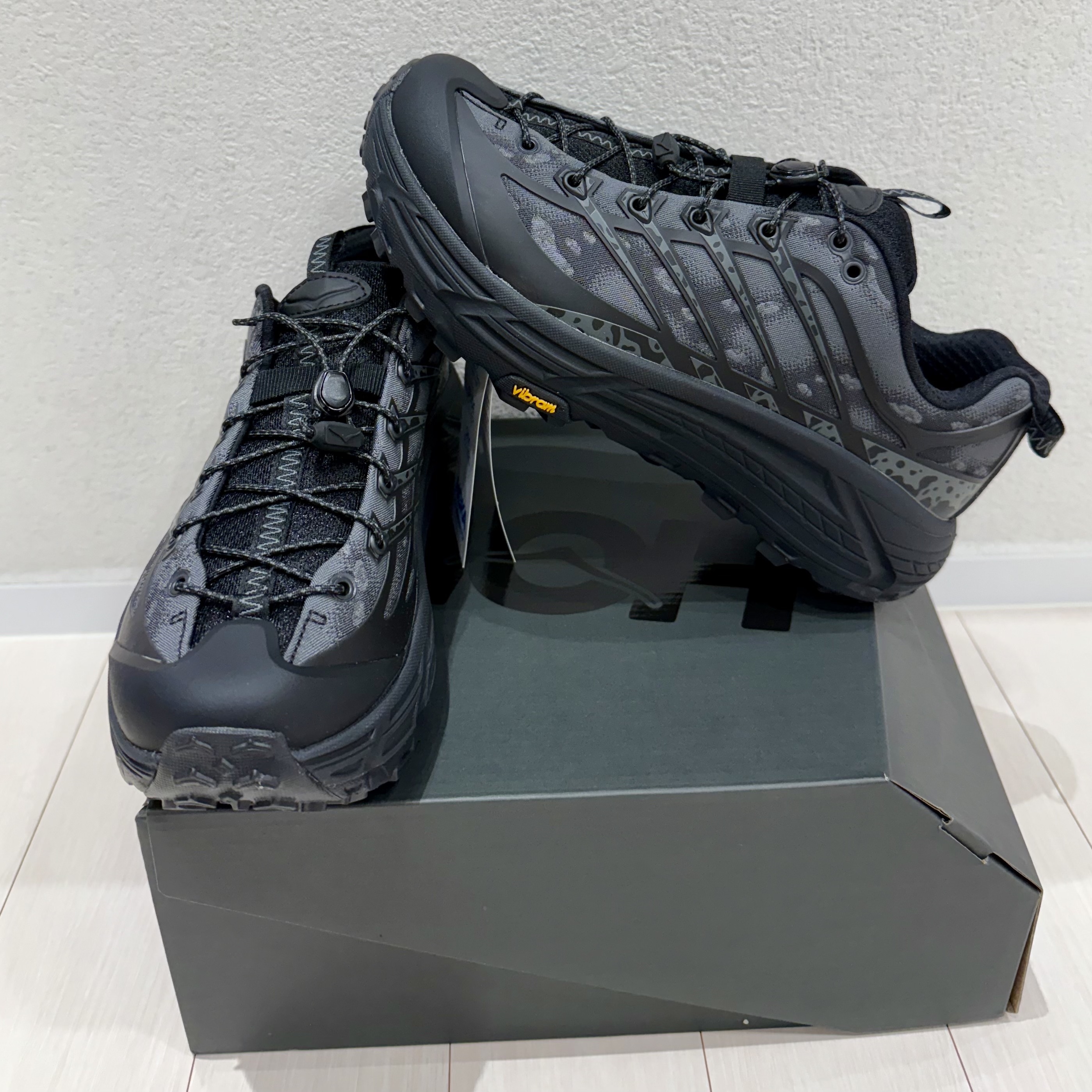 Hoka Mafate Three2 Tech Stealth Black 착용 스타일 - 2