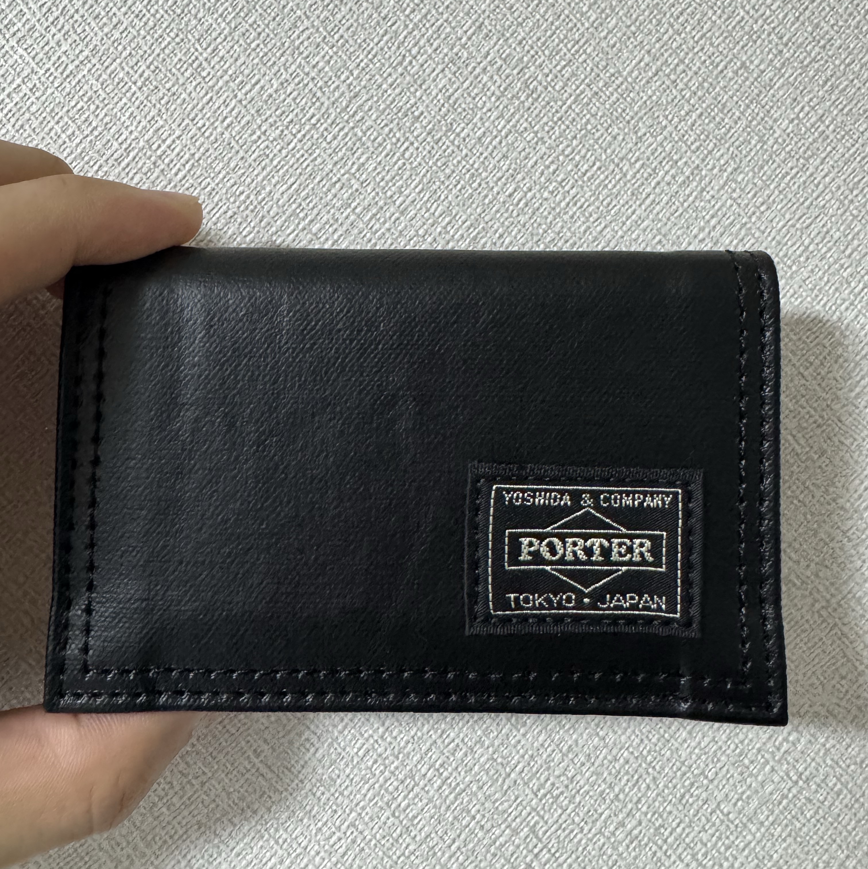 Porter Free Style Card Case Black 착용 스타일
