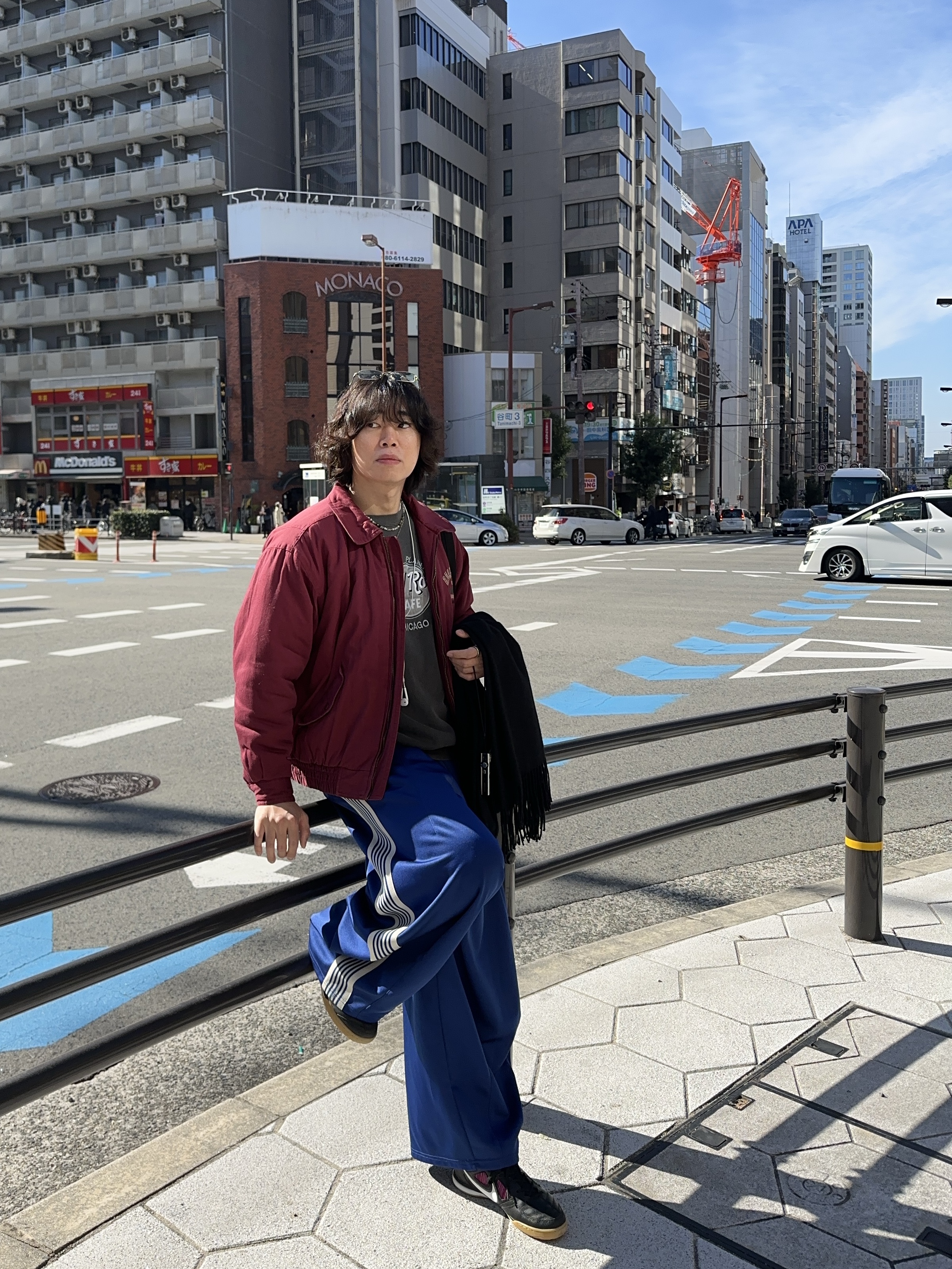 Needles H.D. Track Pants Poly Smooth Royal, Nike x Supreme SB Gato Black 착용 스타일 - 3