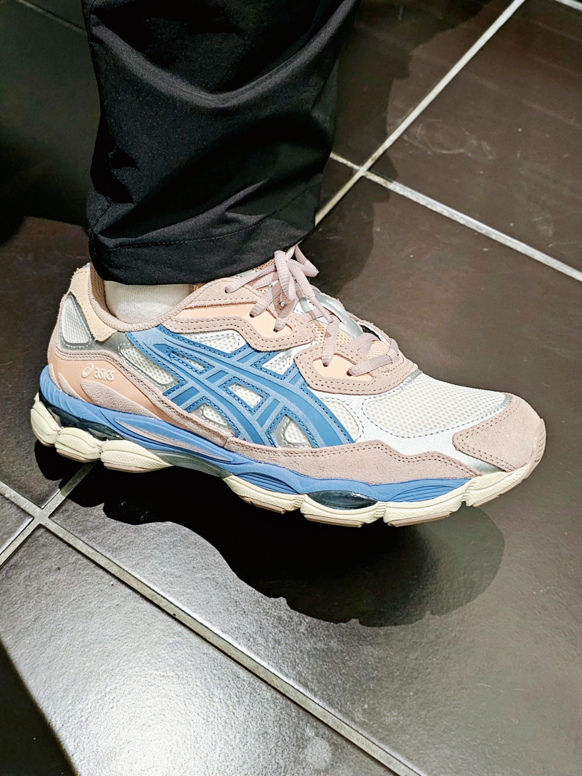 (W) Asics Gel-NYC Cream Grey Floss 착용 스타일 - 2