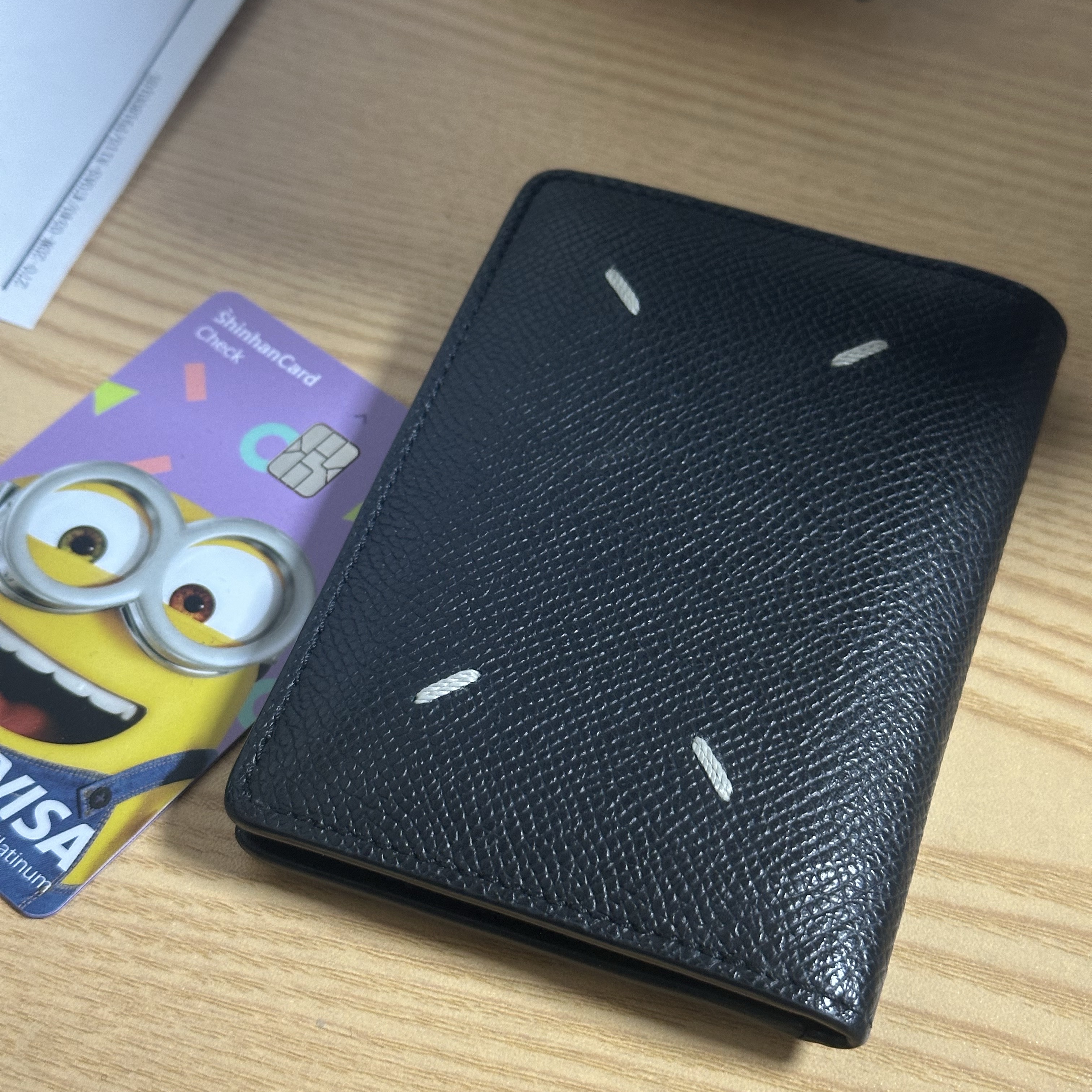 Maison Margiela Leather Bi-Fold Card Holder Black 착용 스타일