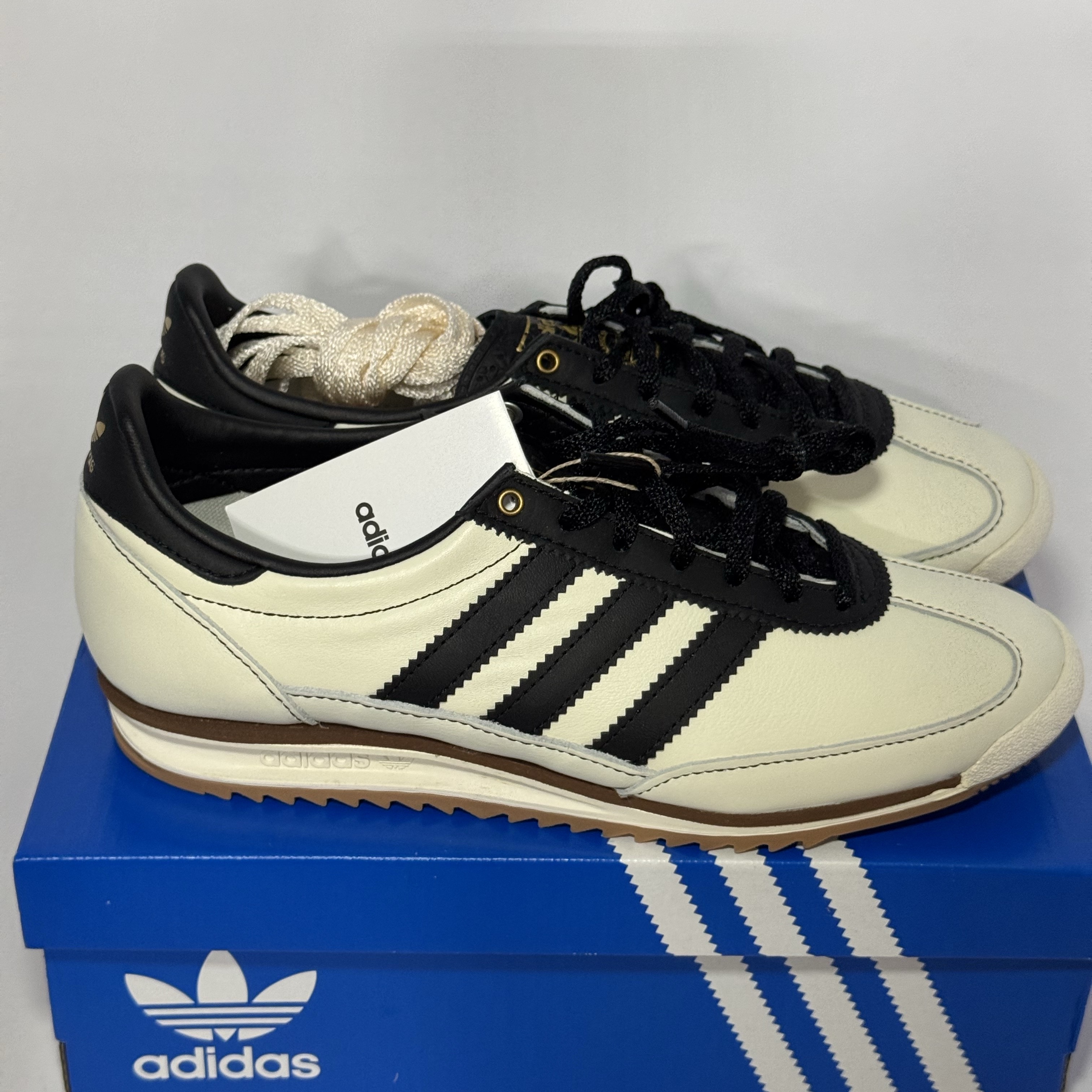(W) Adidas SL 72 OG Off White Core Black 착용 스타일 - 2