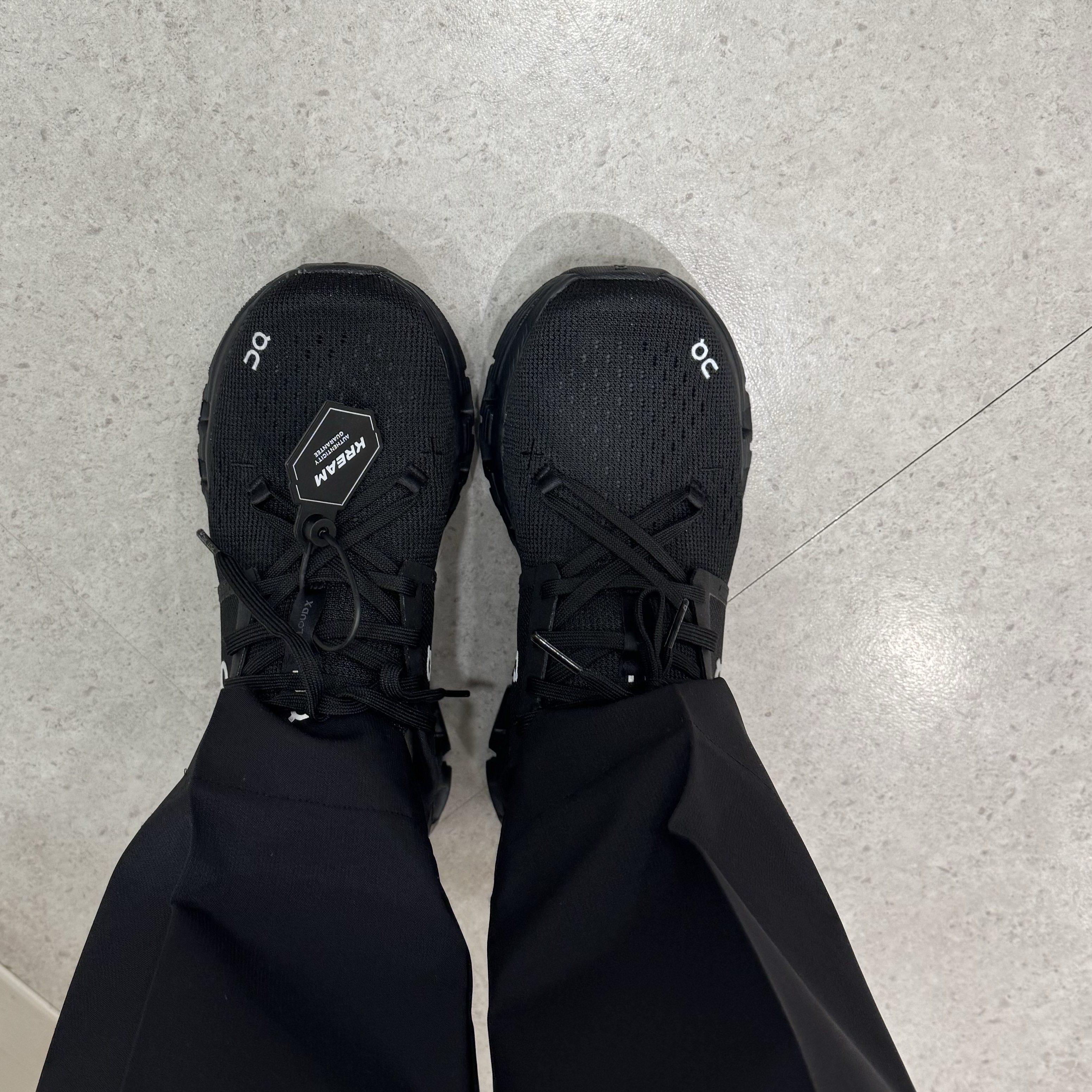(W) On Running Cloud X 4 Black Eclipse 착용 스타일