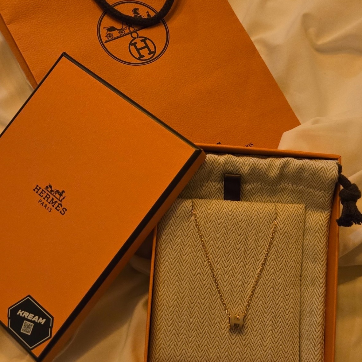 (W) Hermes Mini Pop H Pendant Gold & Marron Glace 착용 스타일
