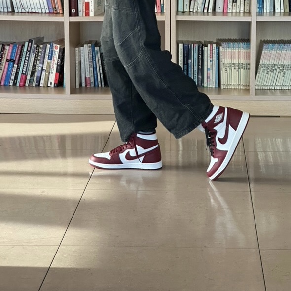 Jordan 1 Retro High OG Artisanal Red 착용 스타일 - 2