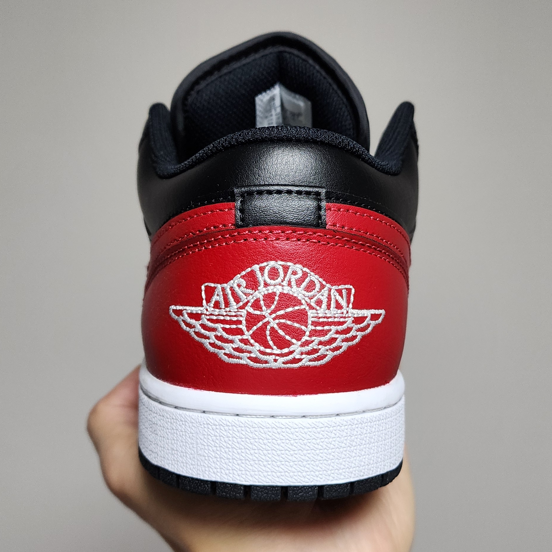 Jordan 1 Low Black Varsity Red 착용 스타일