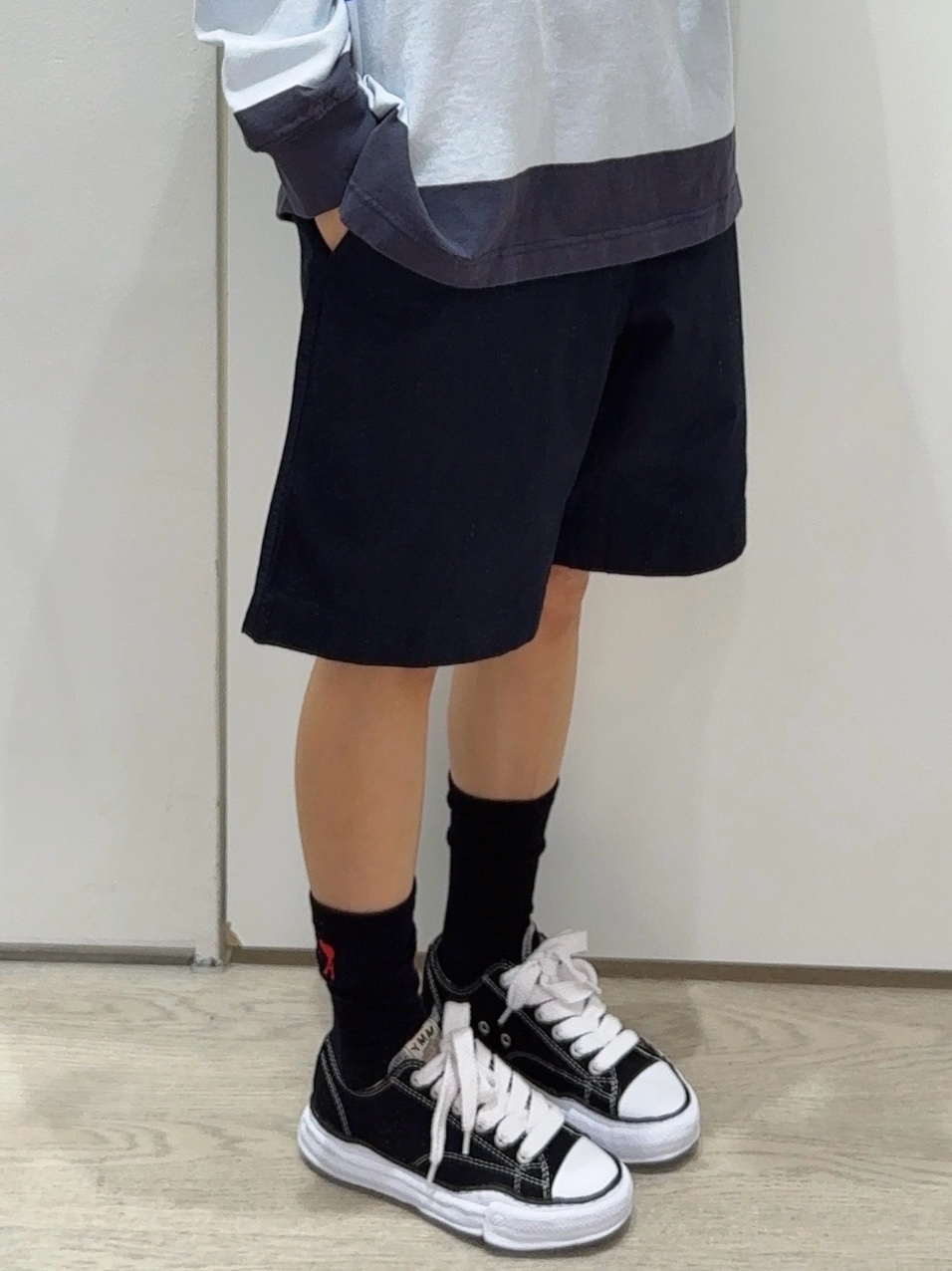 Uniqlo x JW Anderson Oversized Rugger Stripe Polo Shirt Blue - KR, Nonenon Black Love Ring 착용 스타일 - 3