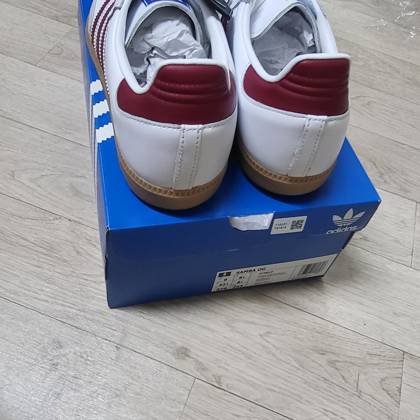 Adidas Samba OG Cloud White Collegiate Burgundy 착용 스타일 - 2