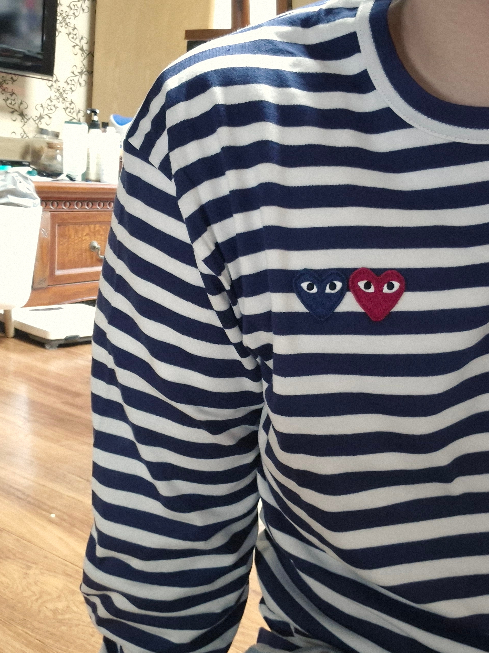 Play Comme des Garcons Double Heart Striped LS T-Shirt Navy White 착용 스타일