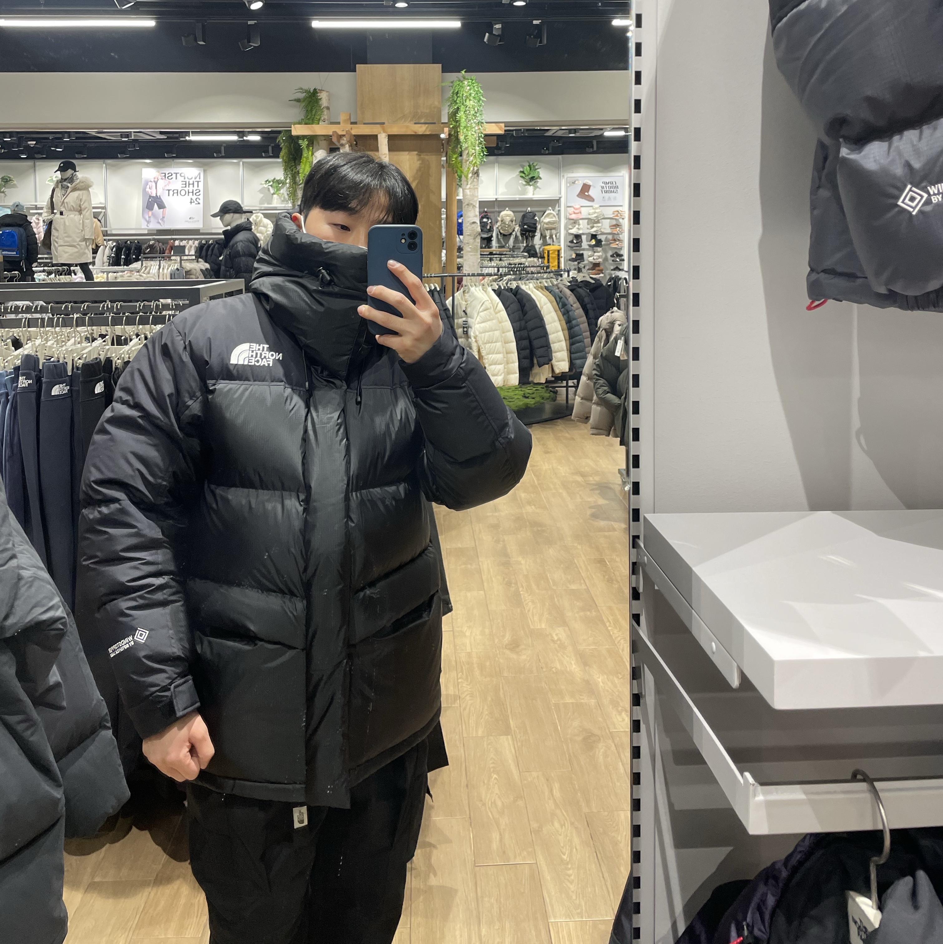 The North Face 1994 Retro Him Down Parka Black 착용 스타일