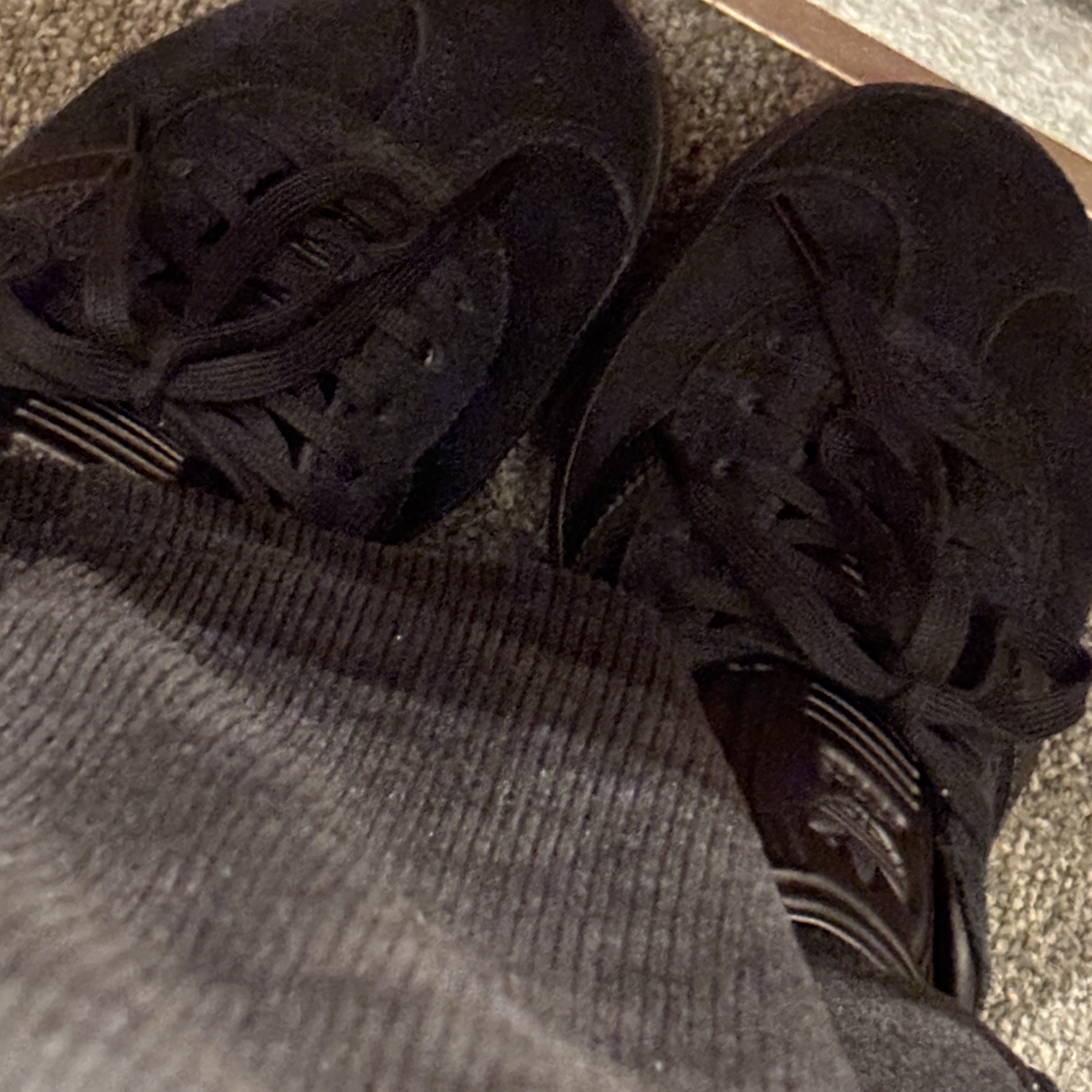 Adidas Gazelle Triple Black 착용 스타일