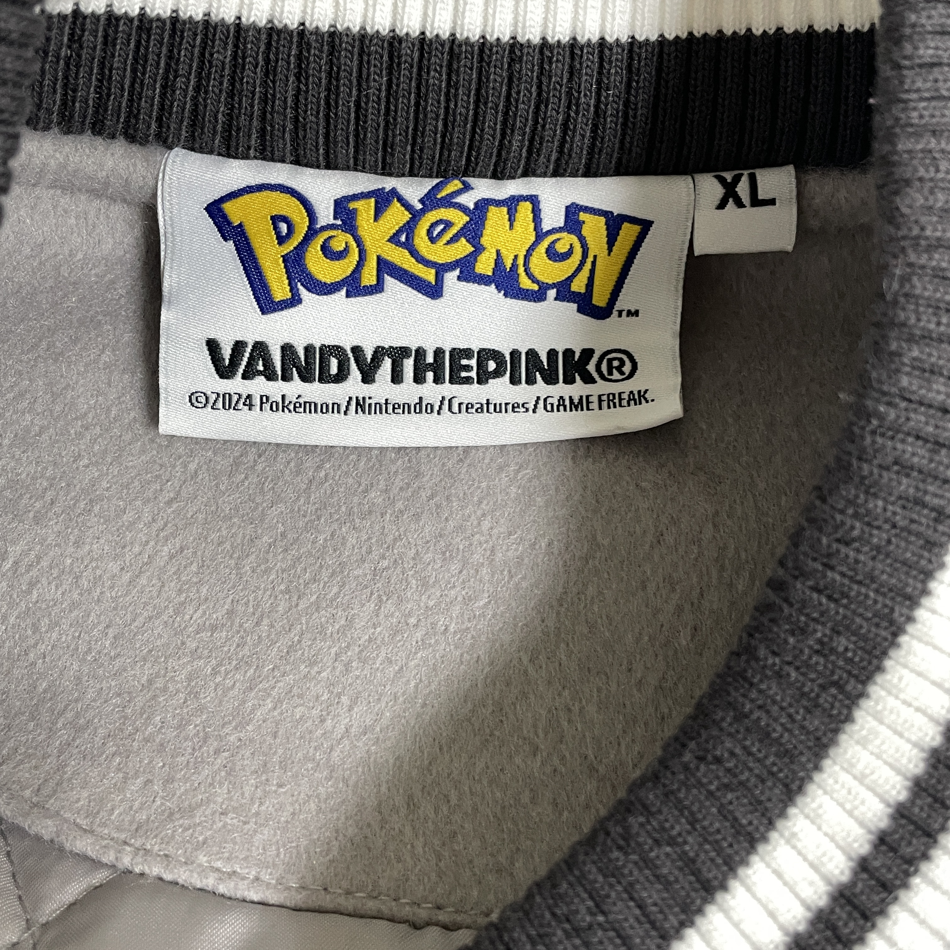 Vandy The Pink x Pokemon Pikachu Flower Varsity Jacket Grey 착용 스타일 - 2