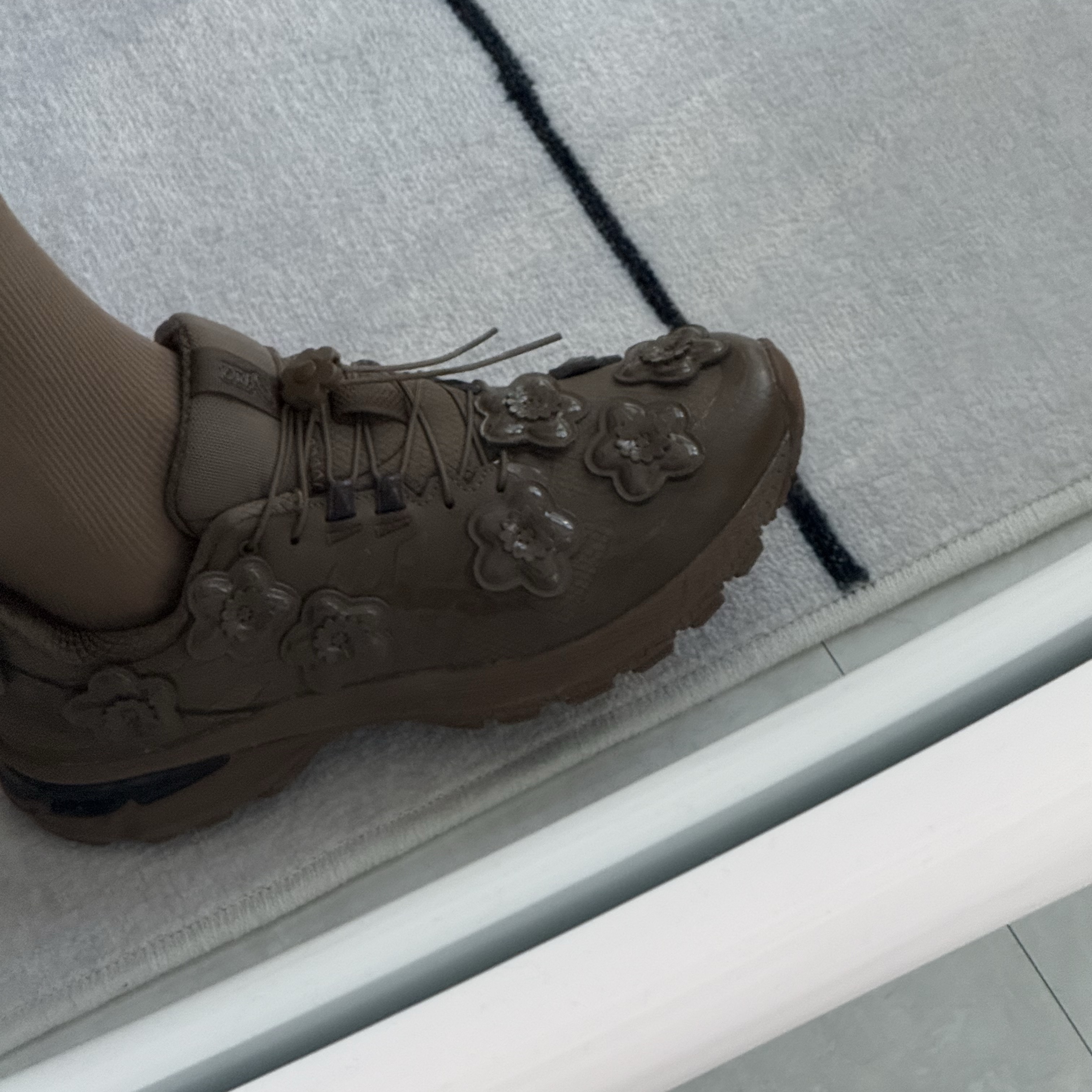 Asics x Cecilie Bahnsen Gel-Terrain Sepia 착용 스타일 - 4