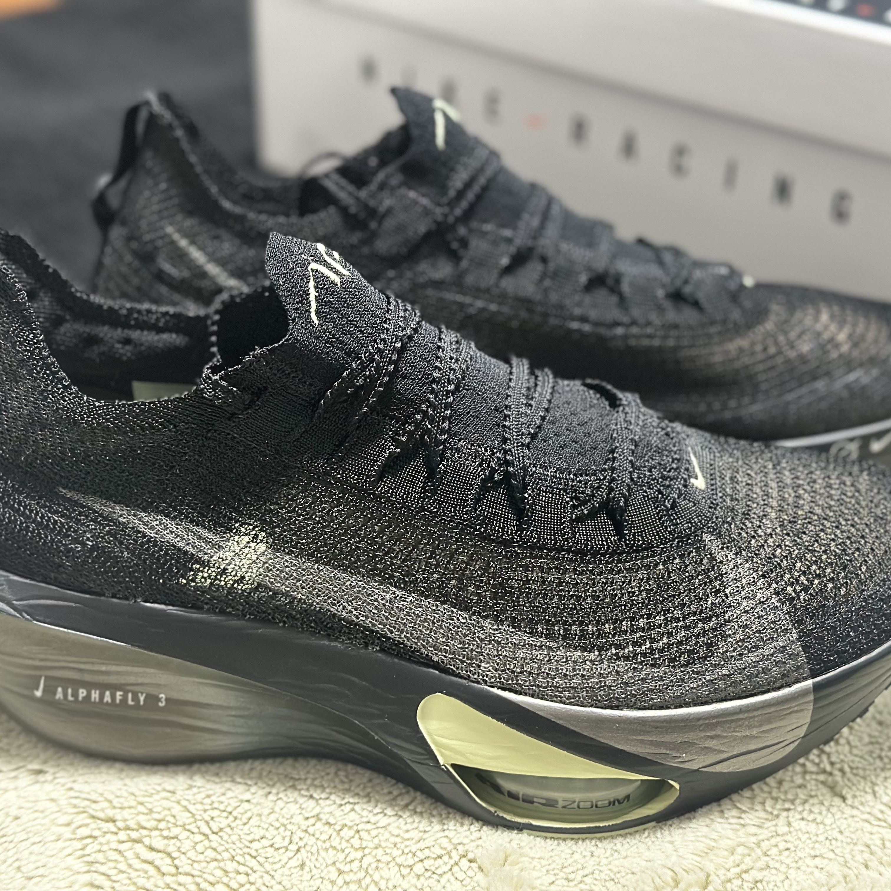 Nike Air Zoom Alphafly Next% 3 Black Olive Aura 착용 스타일 - 2